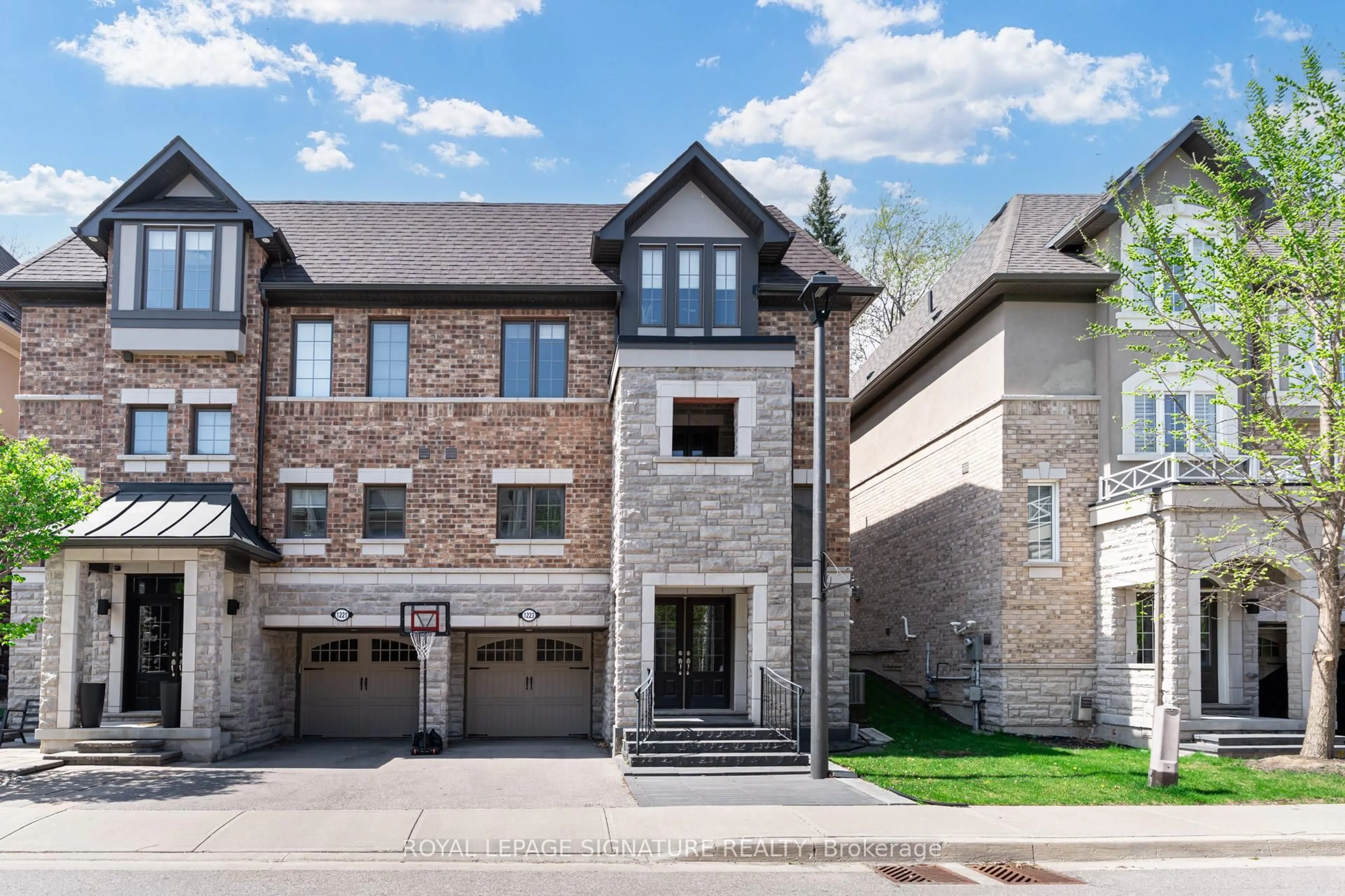 Home with brick exterior material, street for 1223 Azinger Lane, Mississauga Ontario L5E 0A7
