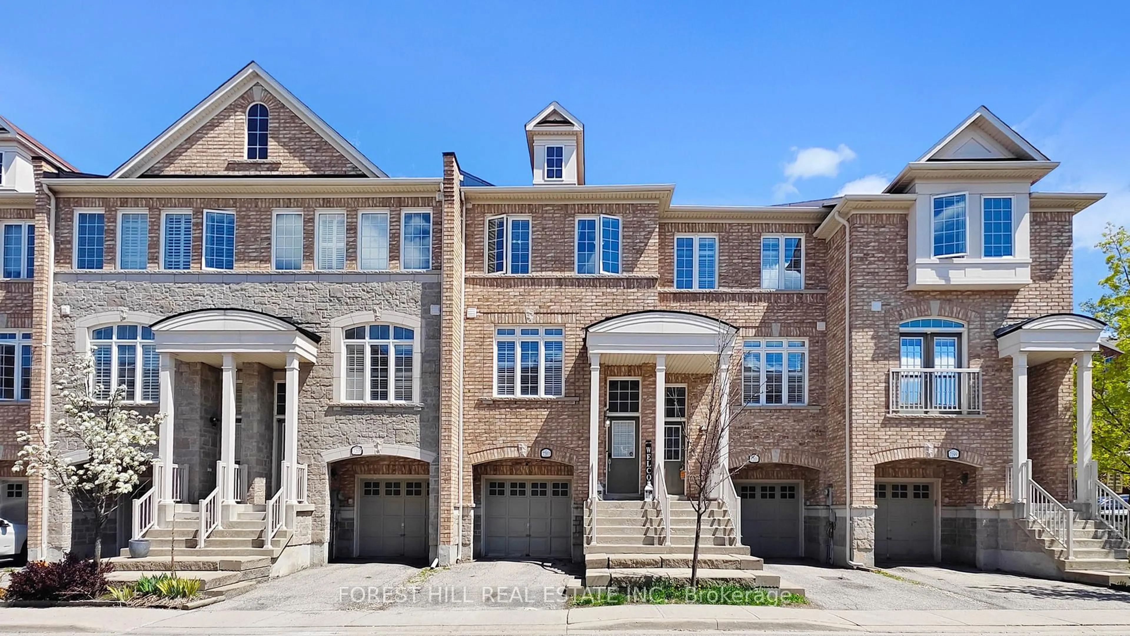 Home with brick exterior material, street for 7203 Triumph Lane, Mississauga Ontario L5N 0C5