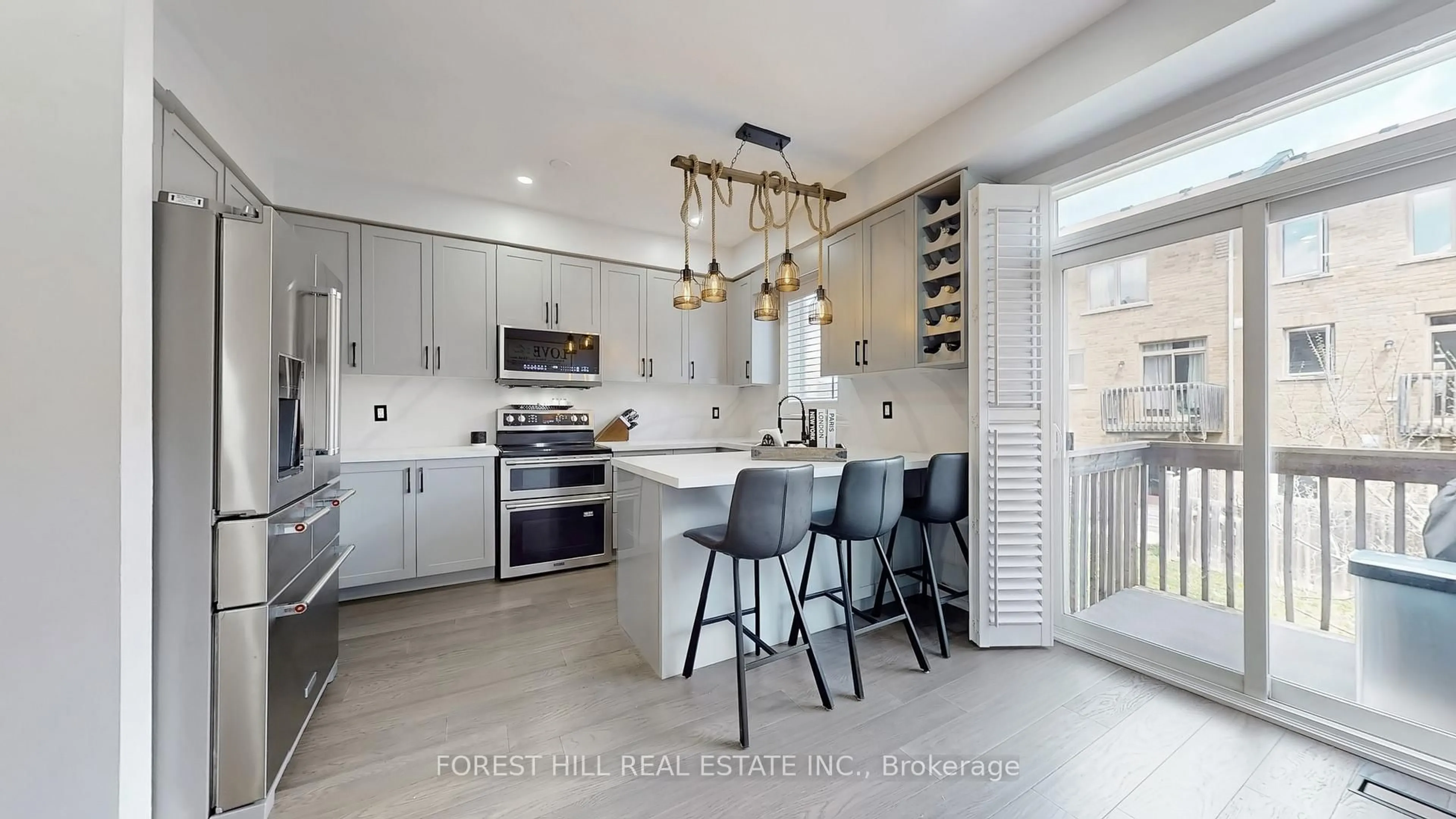 Open concept kitchen, ceramic/tile floor for 7203 Triumph Lane, Mississauga Ontario L5N 0C5