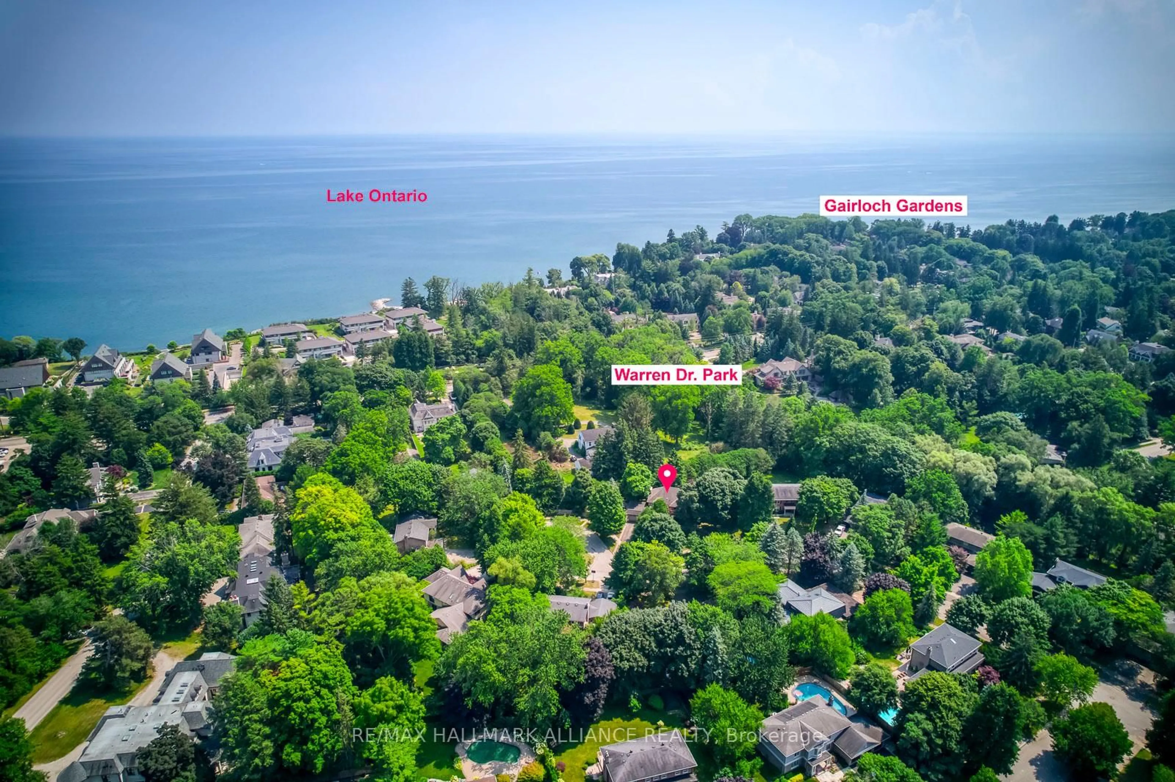 A pic from outside/outdoor area/front of a property/back of a property/a pic from drone, water/lake/river/ocean view for 138 Cavendish Crt, Oakville Ontario L6J 5S2