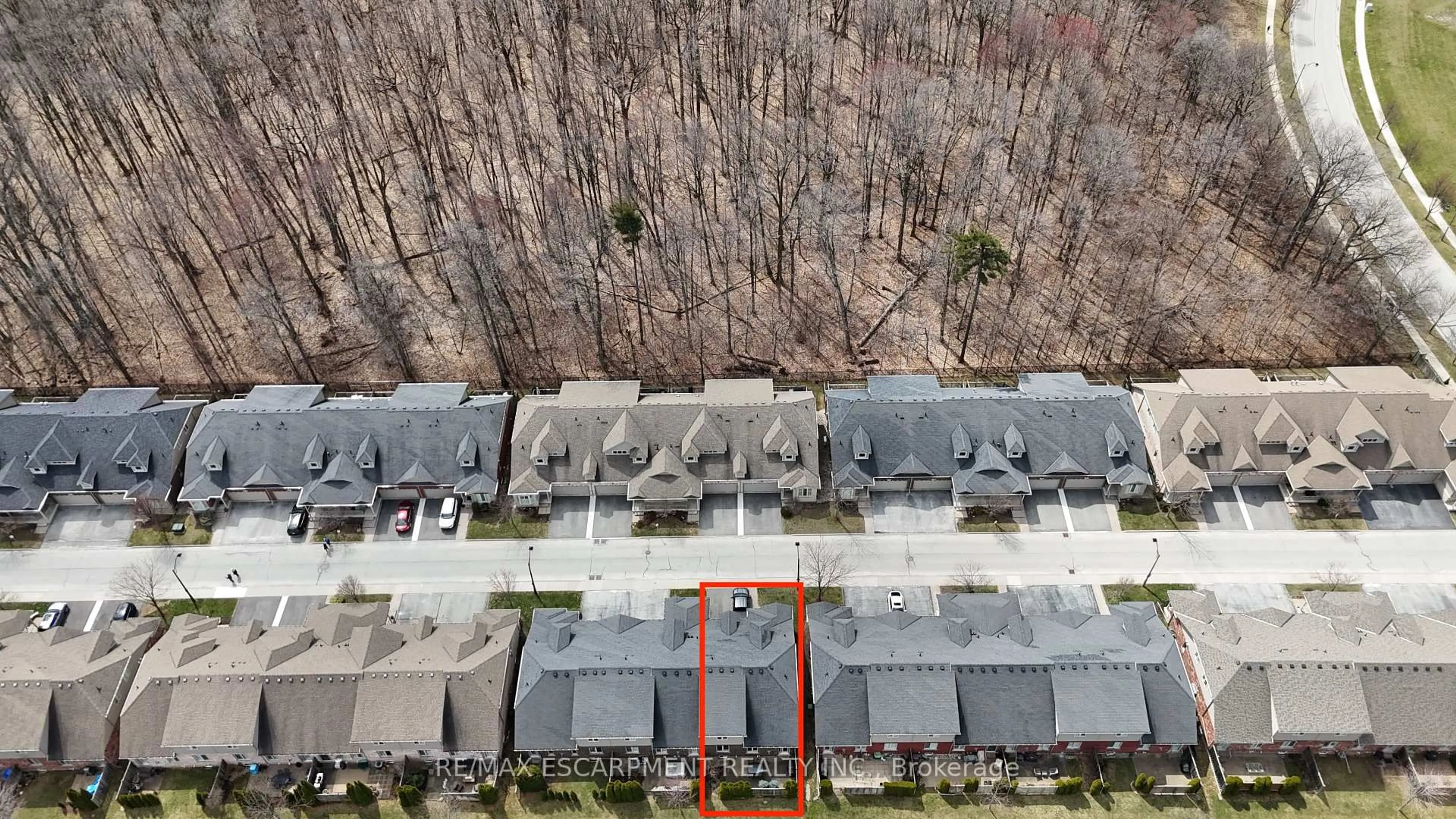 A pic from outside/outdoor area/front of a property/back of a property/a pic from drone, street for 2120 Itabashi Way #229, Burlington Ontario L7M 0V3