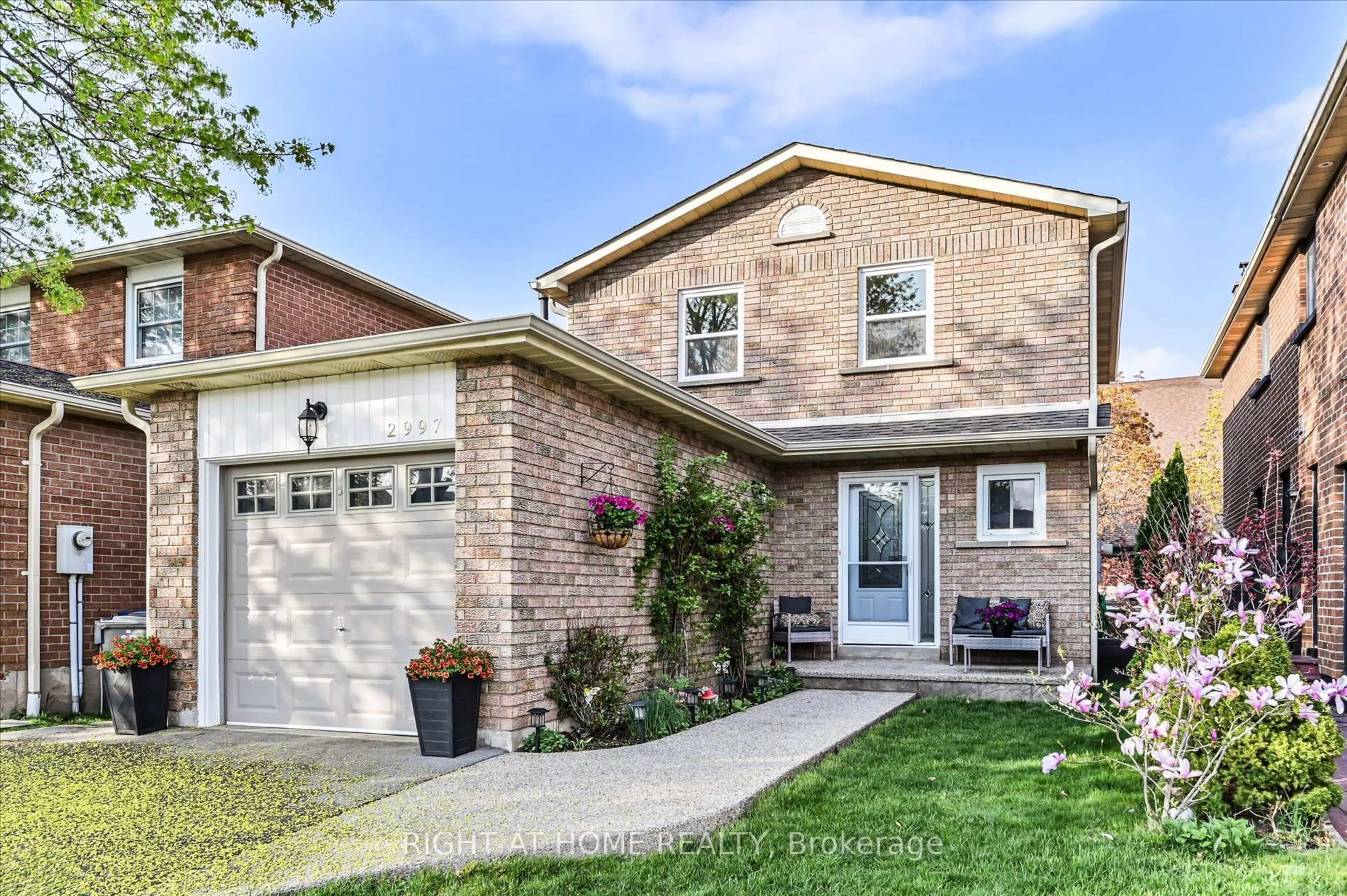 Home with brick exterior material, street for 2997 Olympus Mews, Mississauga Ontario L5N 4V5