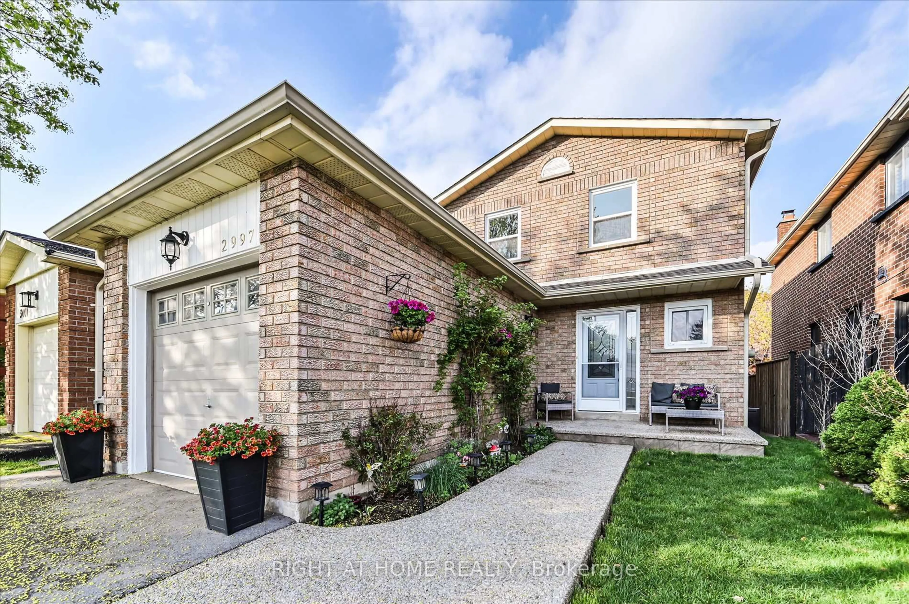 Home with brick exterior material, street for 2997 Olympus Mews, Mississauga Ontario L5N 4V5