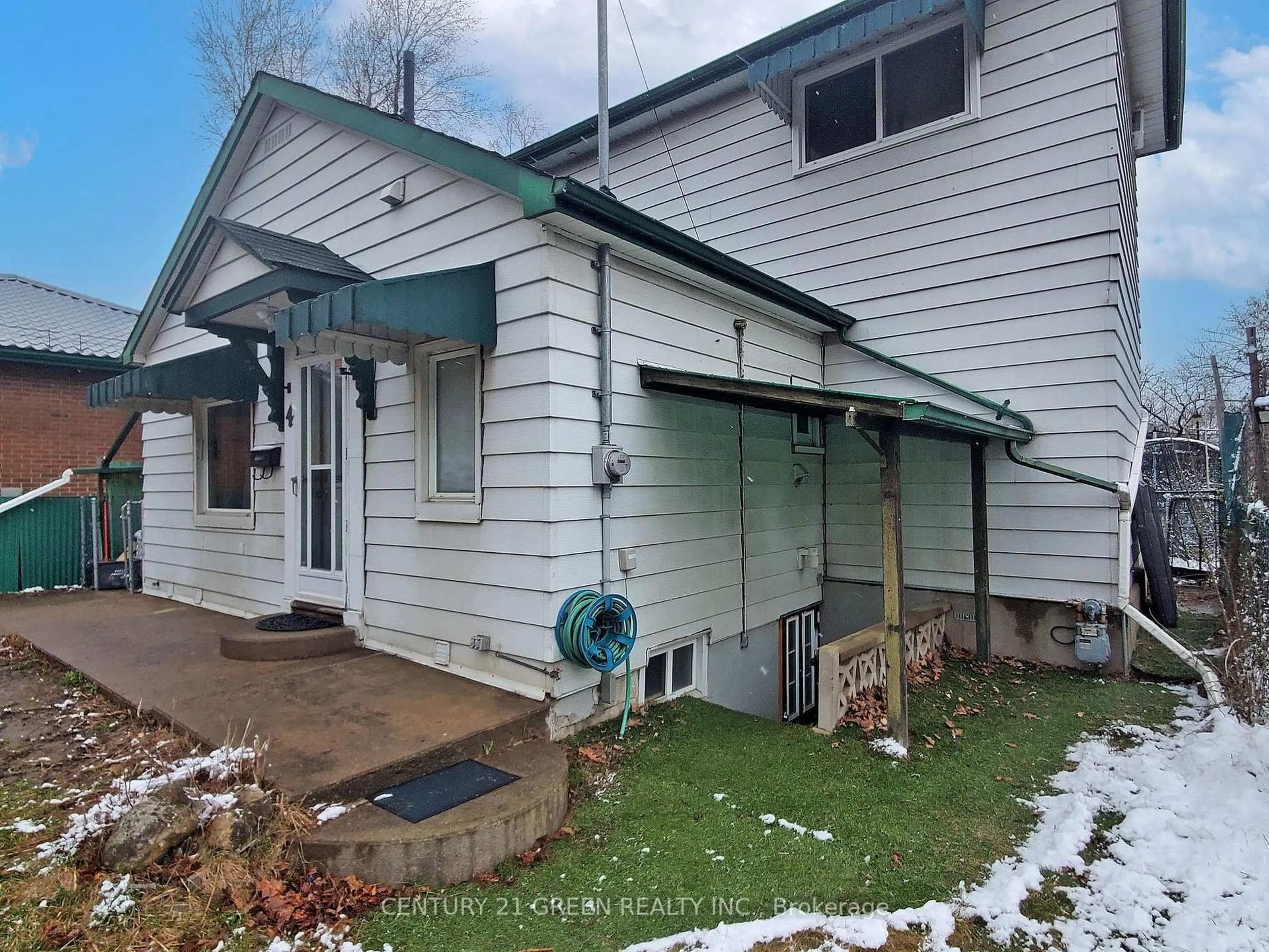Unknown for 4 Mcmurchy Ave, Brampton Ontario L6Y 1X9