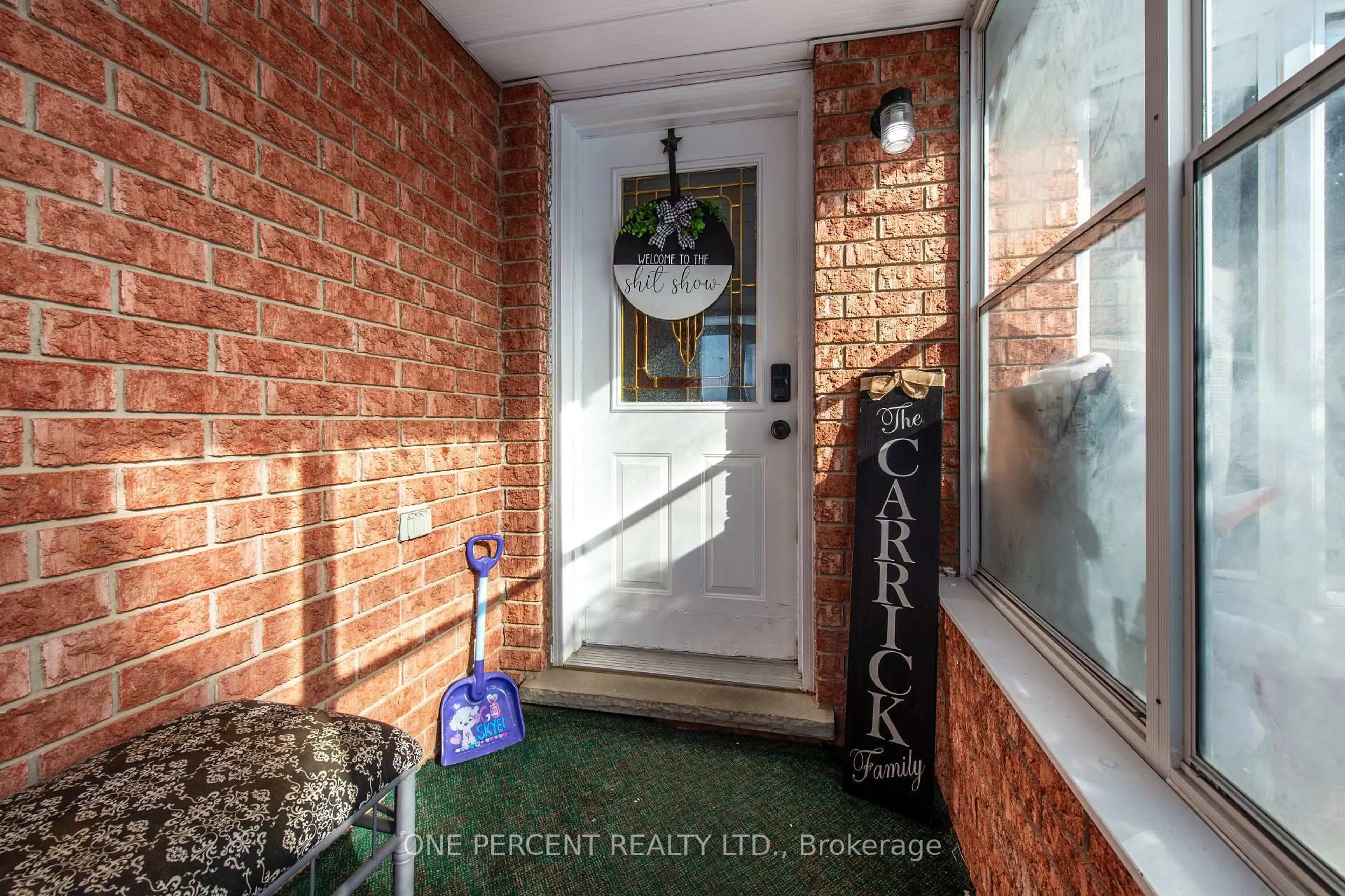 Indoor entryway for 338 Adams Crt, Orangeville Ontario L9W 4R7
