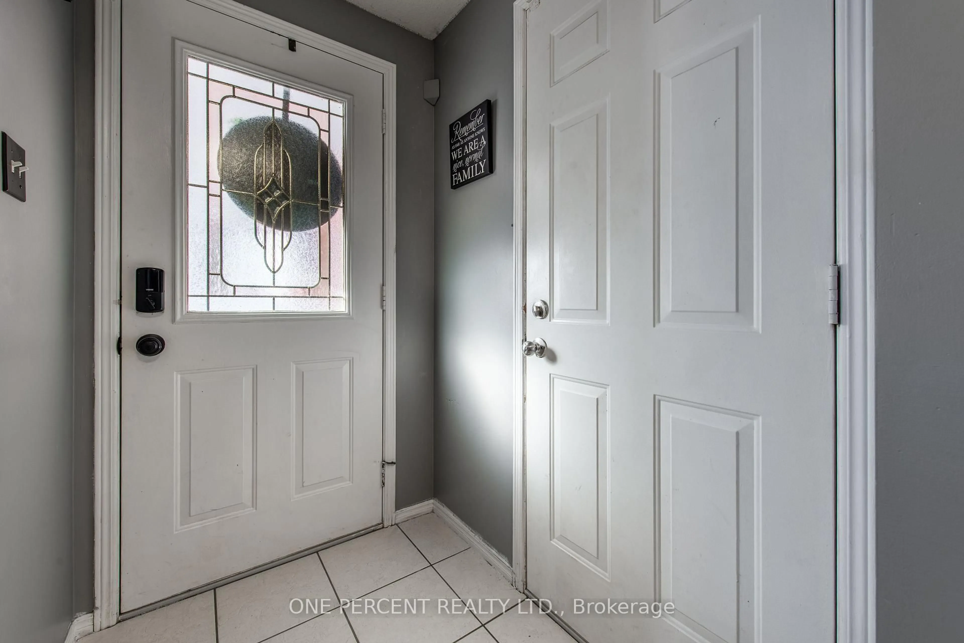Indoor entryway for 338 Adams Crt, Orangeville Ontario L9W 4R7