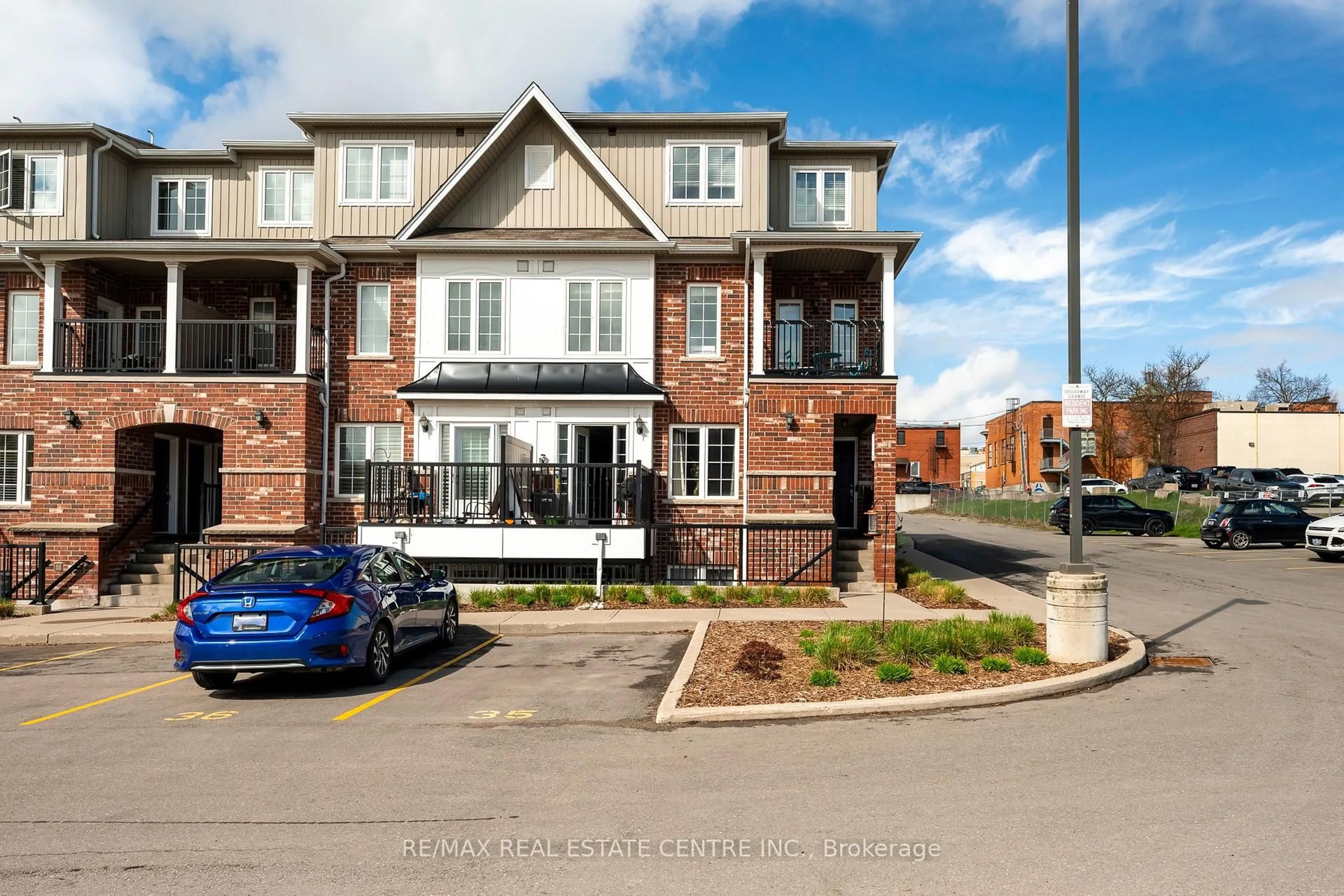 A pic from outside/outdoor area/front of a property/back of a property/a pic from drone, street for 5 Armstrong St #1, Orangeville Ontario L9W 0C5