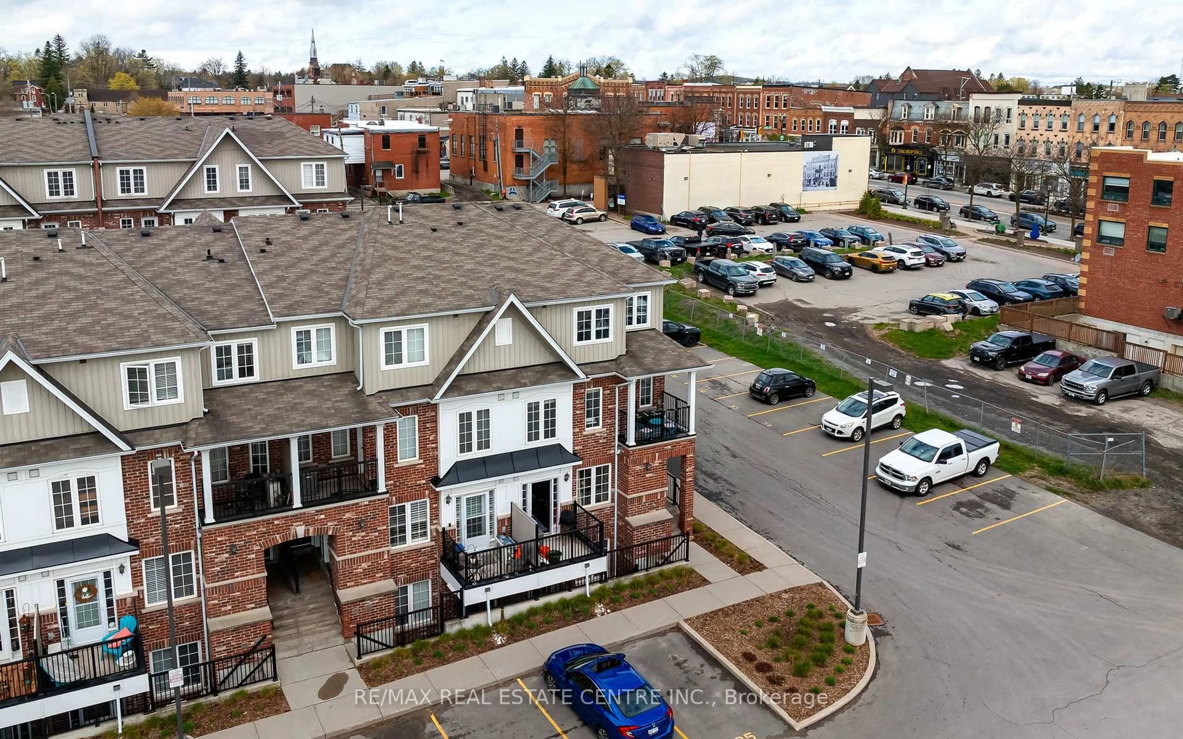 A pic from outside/outdoor area/front of a property/back of a property/a pic from drone, city buildings view from balcony for 5 Armstrong St #1, Orangeville Ontario L9W 0C5