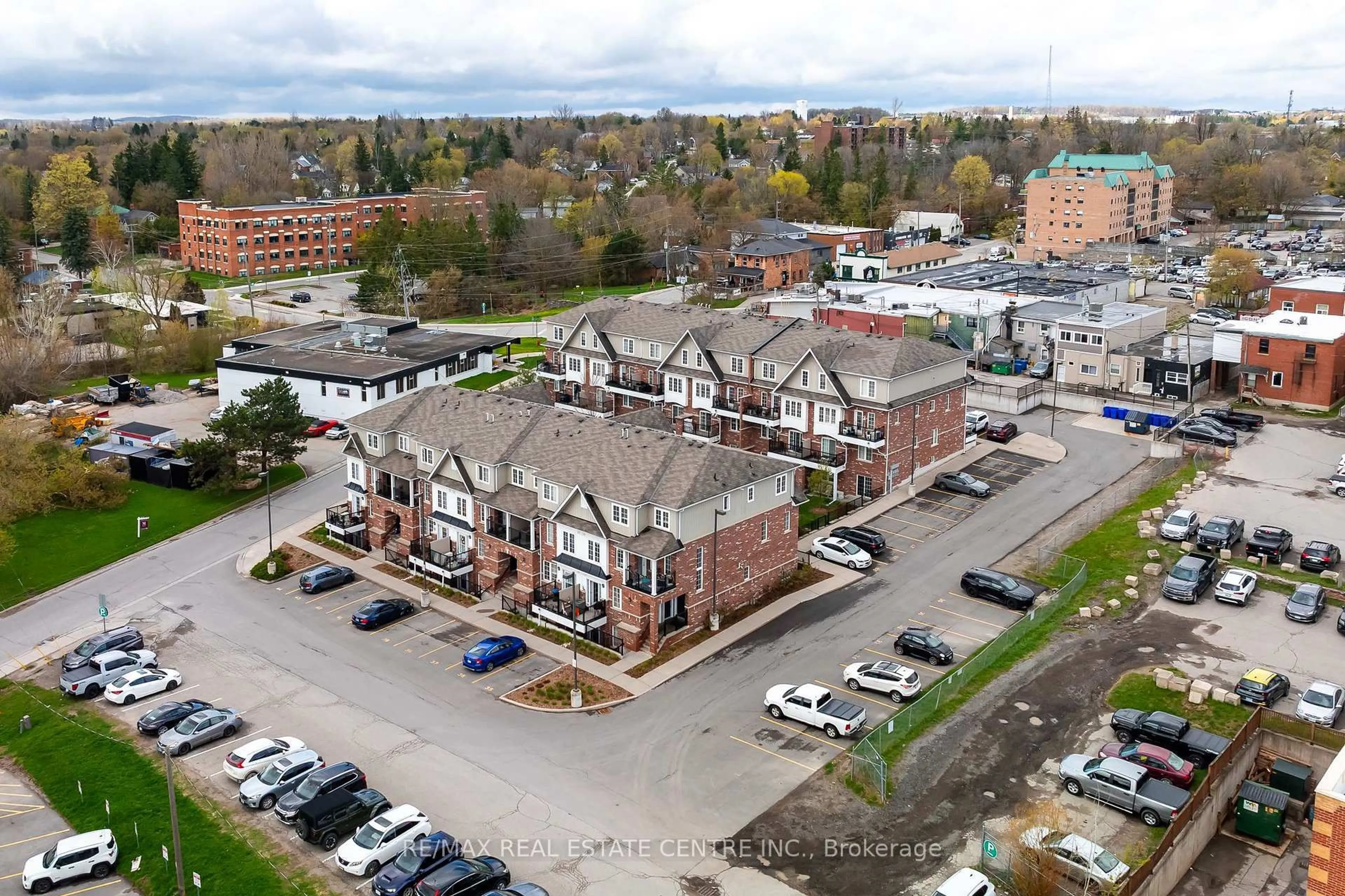 A pic from outside/outdoor area/front of a property/back of a property/a pic from drone, building for 5 Armstrong St #1, Orangeville Ontario L9W 0C5