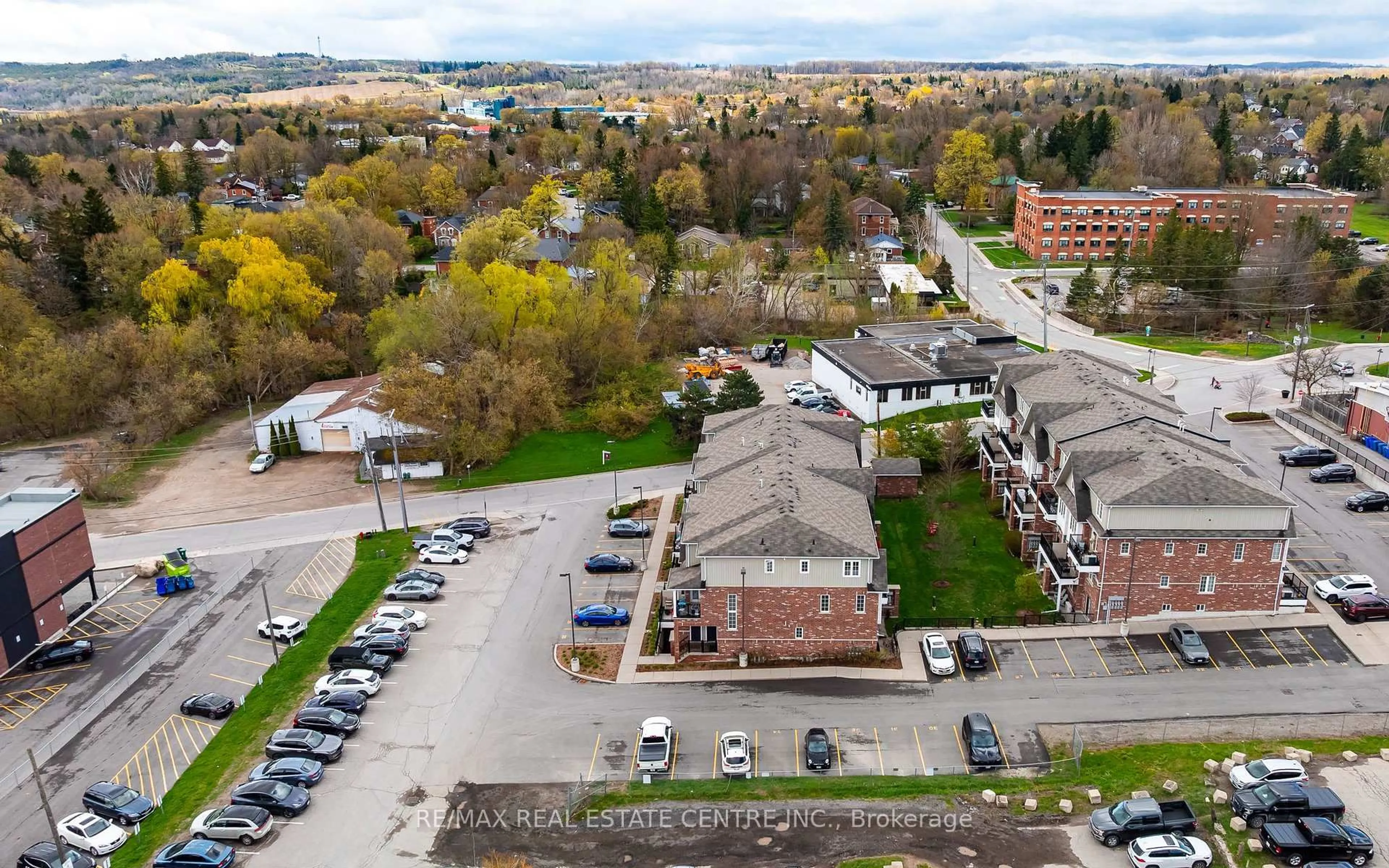 A pic from outside/outdoor area/front of a property/back of a property/a pic from drone, unknown for 5 Armstrong St #1, Orangeville Ontario L9W 0C5