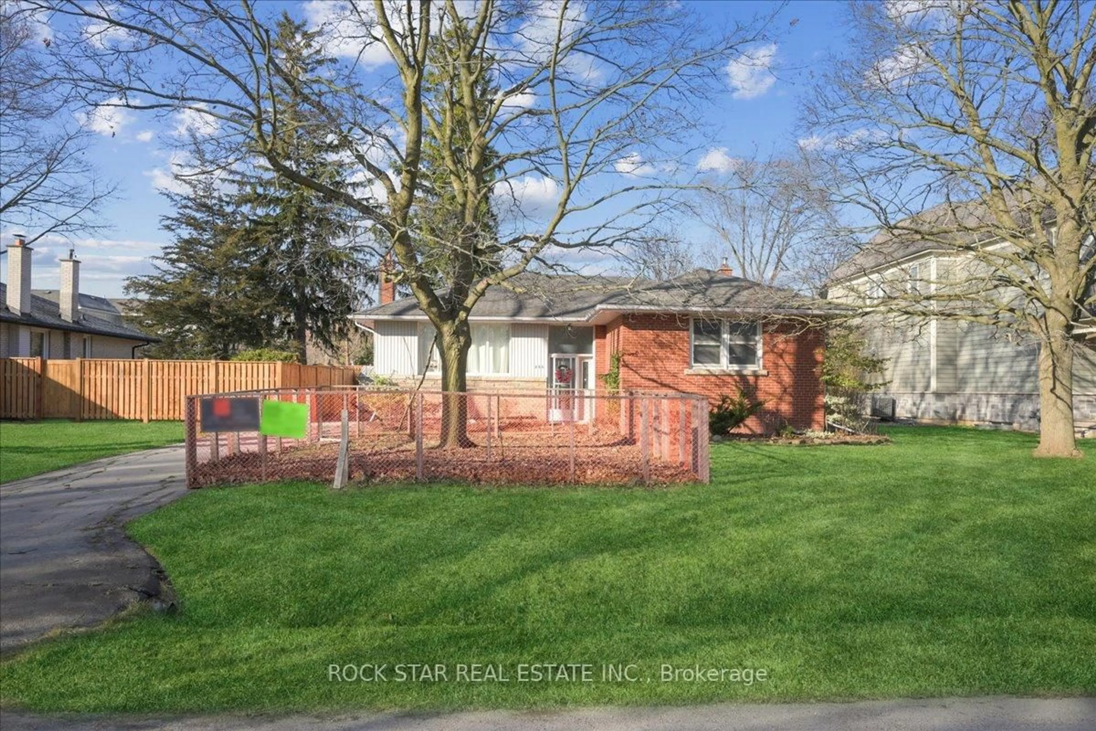 Home with brick exterior material, street for 260 WELDON Ave, Oakville Ontario L6K 2J1