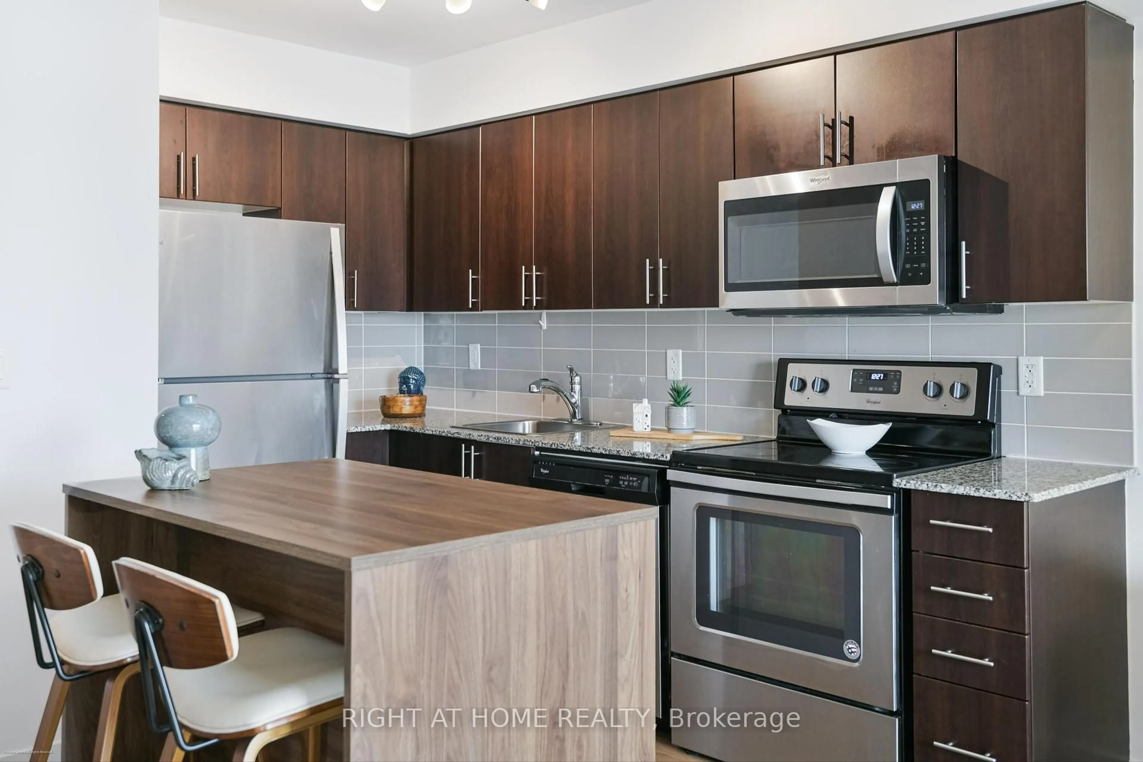 Standard kitchen, unknown for 1420 Dupont St #708, Toronto Ontario M6H 0C2