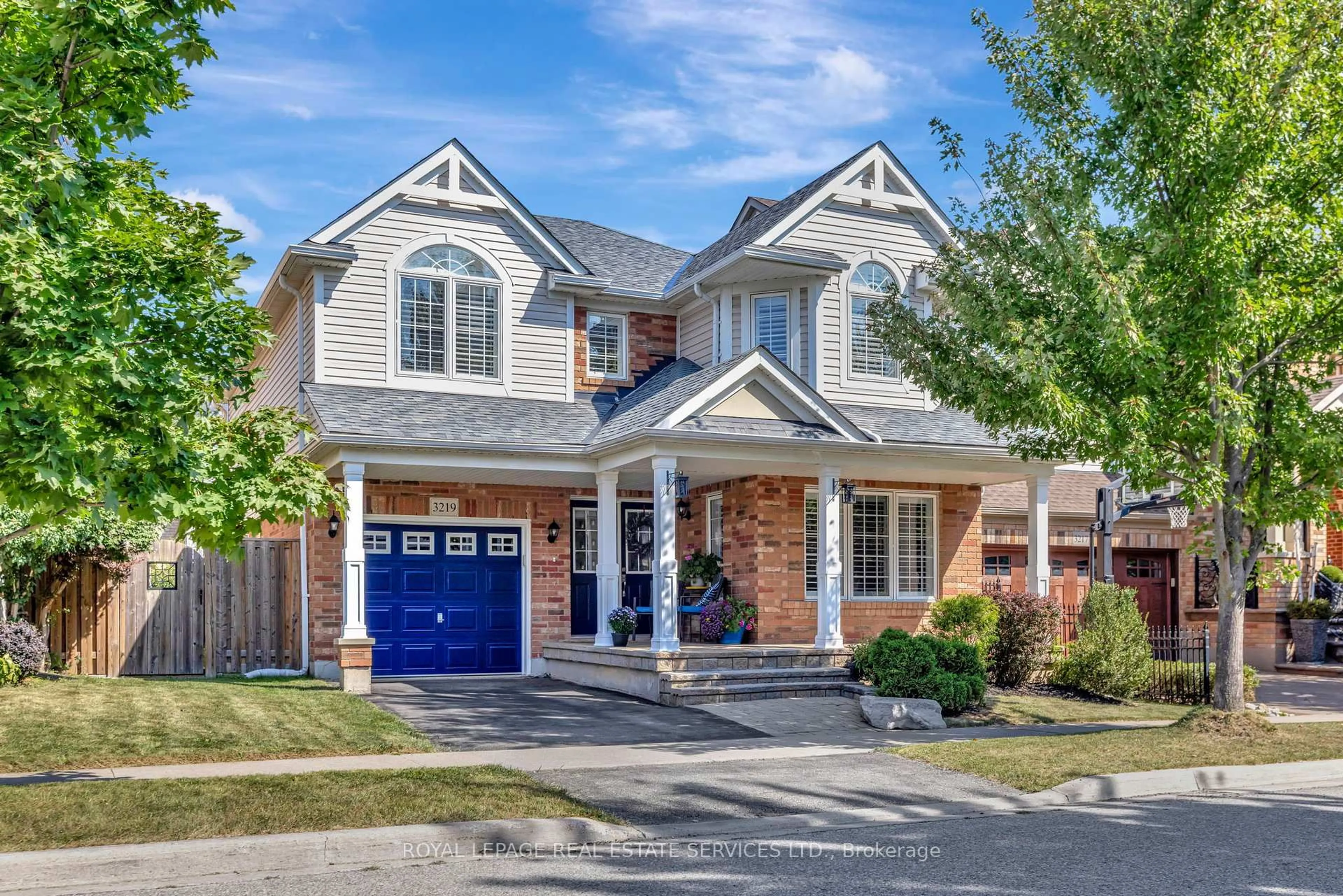 Home with brick exterior material, street for 3219 Steeplechase Dr, Burlington Ontario L7M 0C5