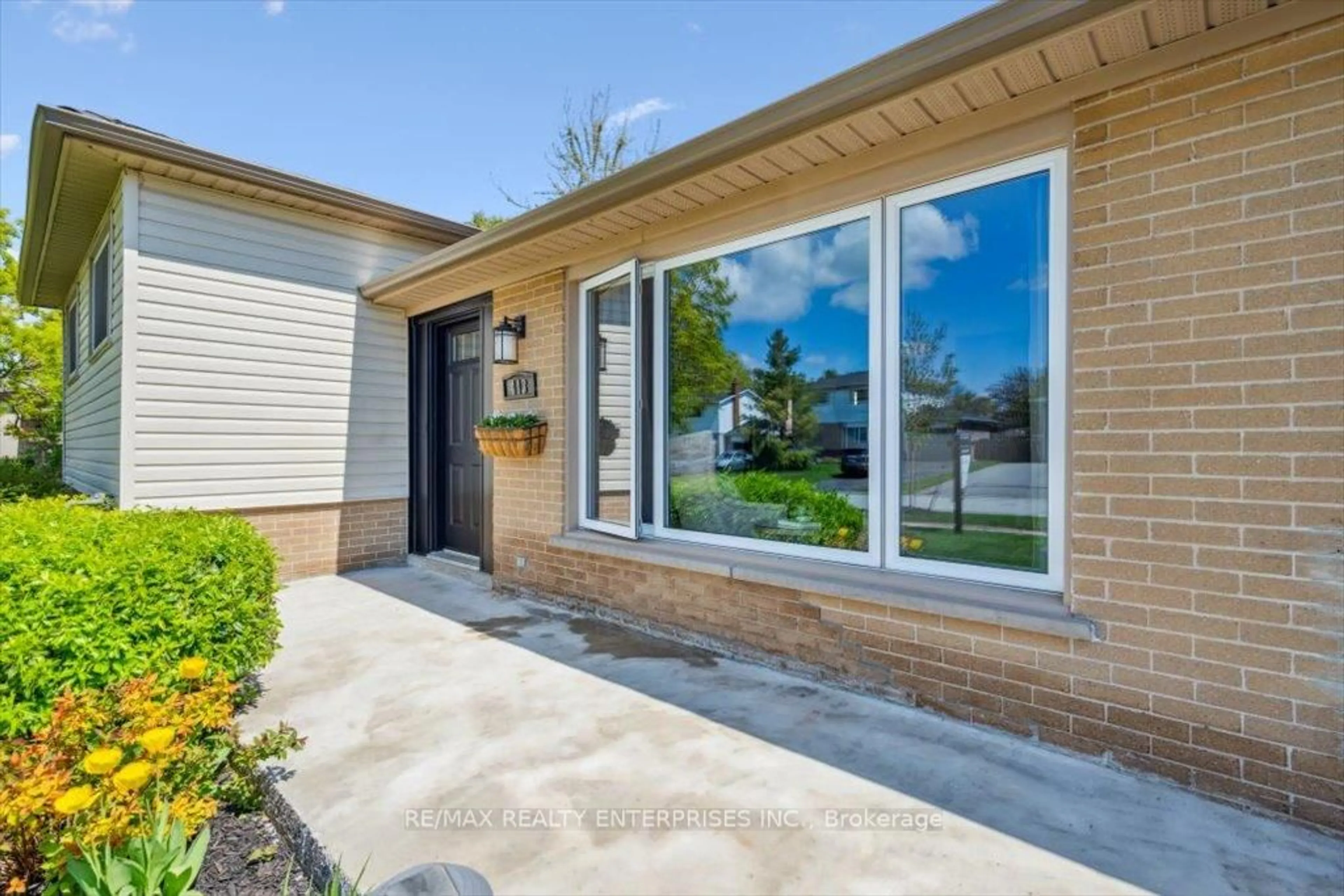 Home with brick exterior material, street for 413 Yale Cres, Oakville Ontario L6L 3L7