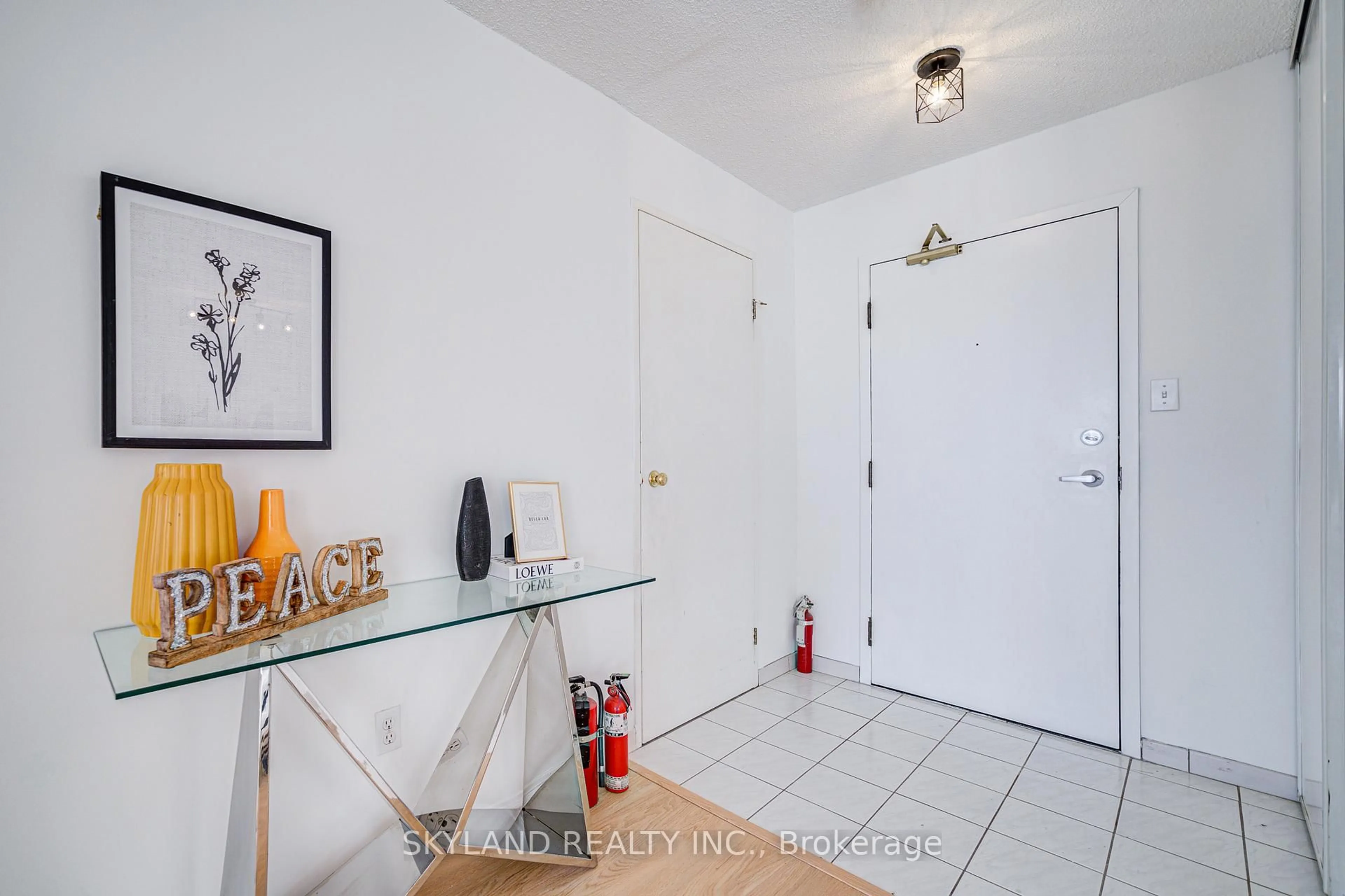 Indoor entryway for 3 Rowntree Rd #1610, Toronto Ontario M9V 5G8