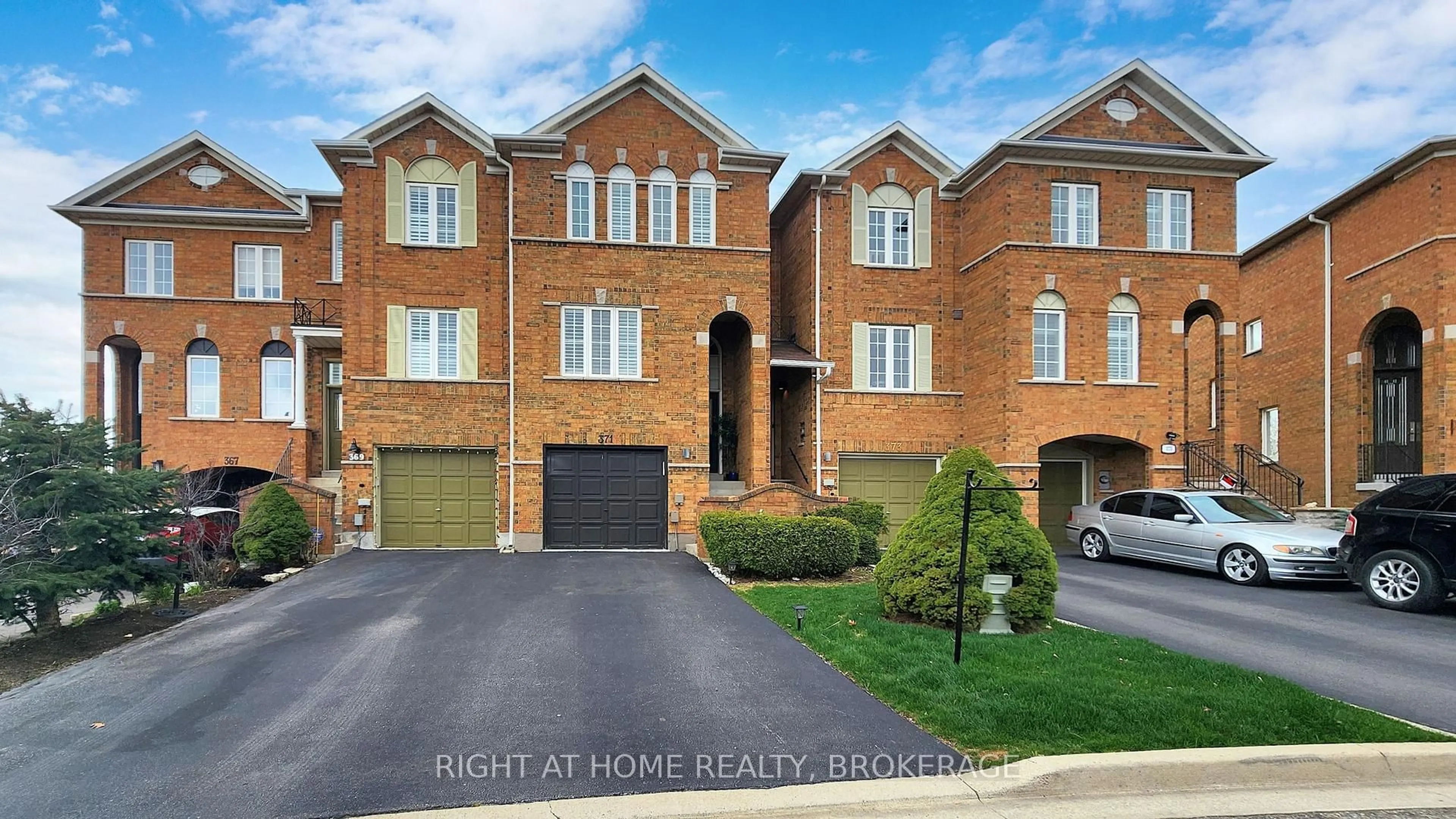 Home with brick exterior material, street for 371 Fairgate Way, Oakville Ontario L6H 6Y1