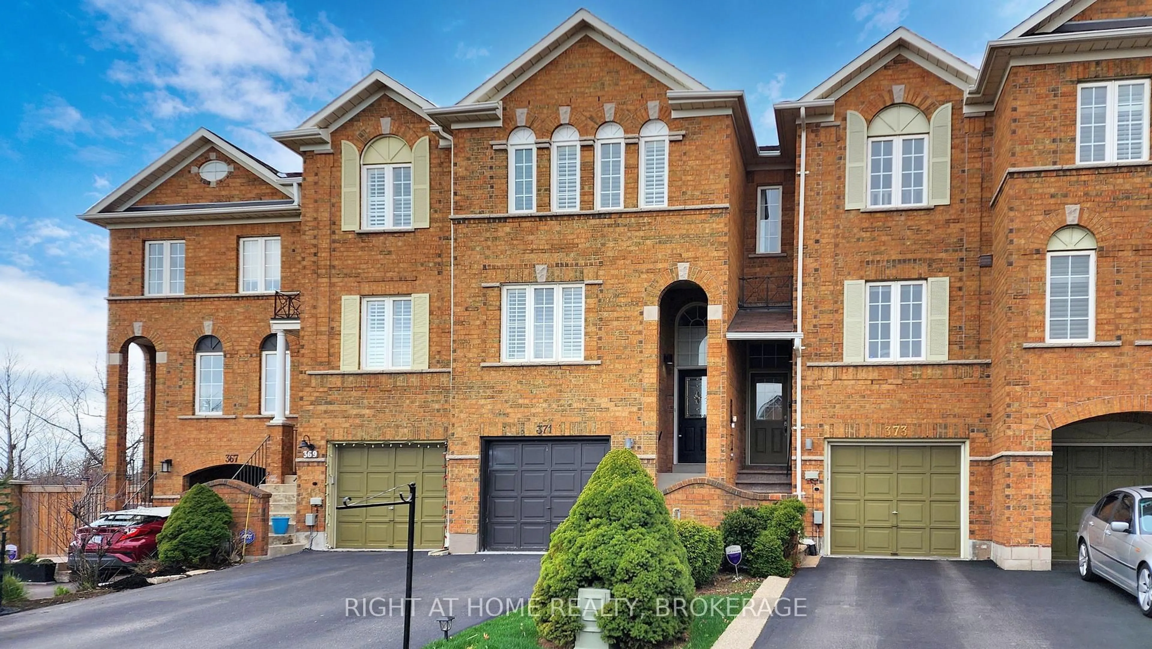 Home with brick exterior material, street for 371 Fairgate Way, Oakville Ontario L6H 6Y1