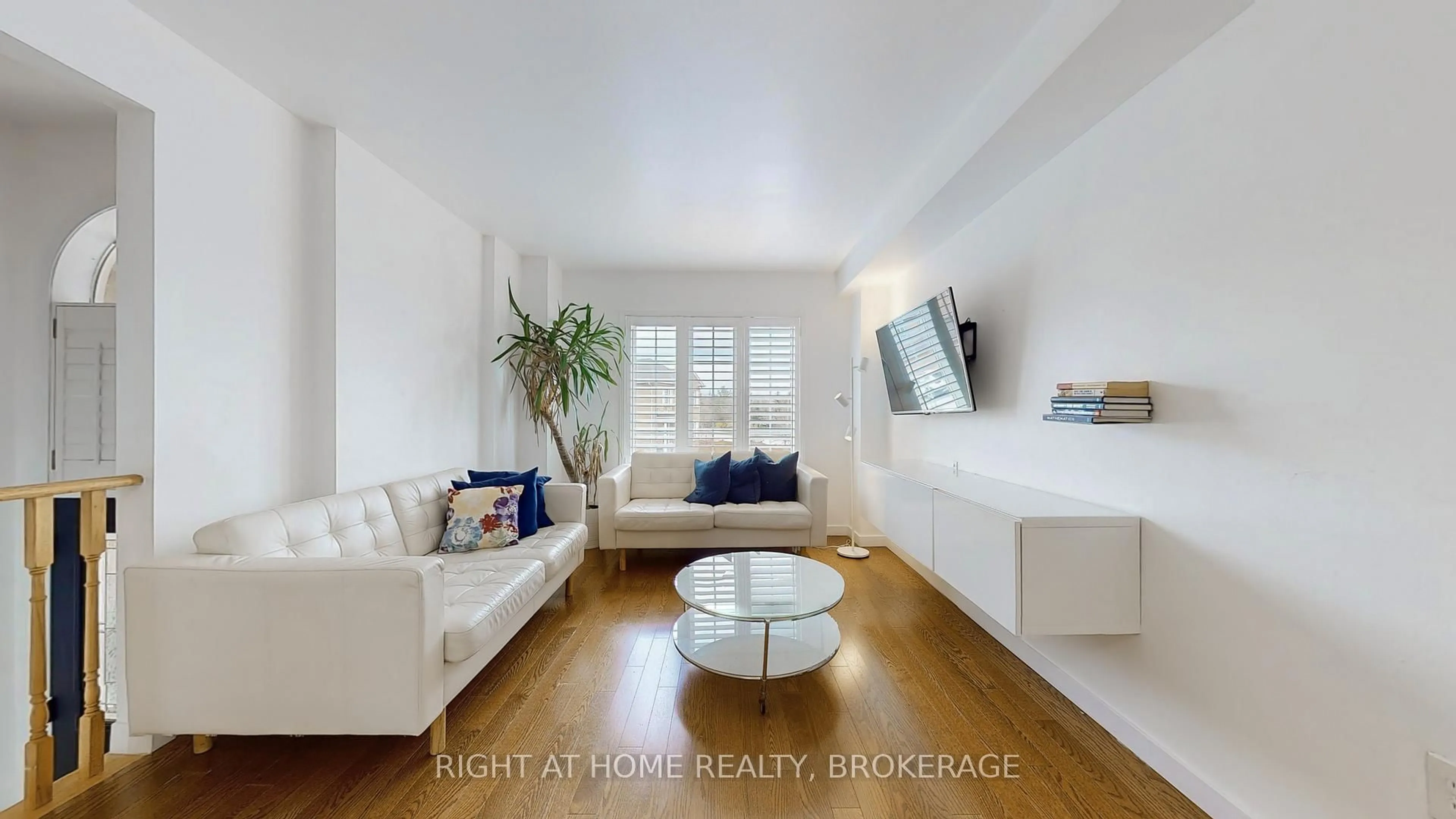 Living room with furniture, unknown for 371 Fairgate Way, Oakville Ontario L6H 6Y1