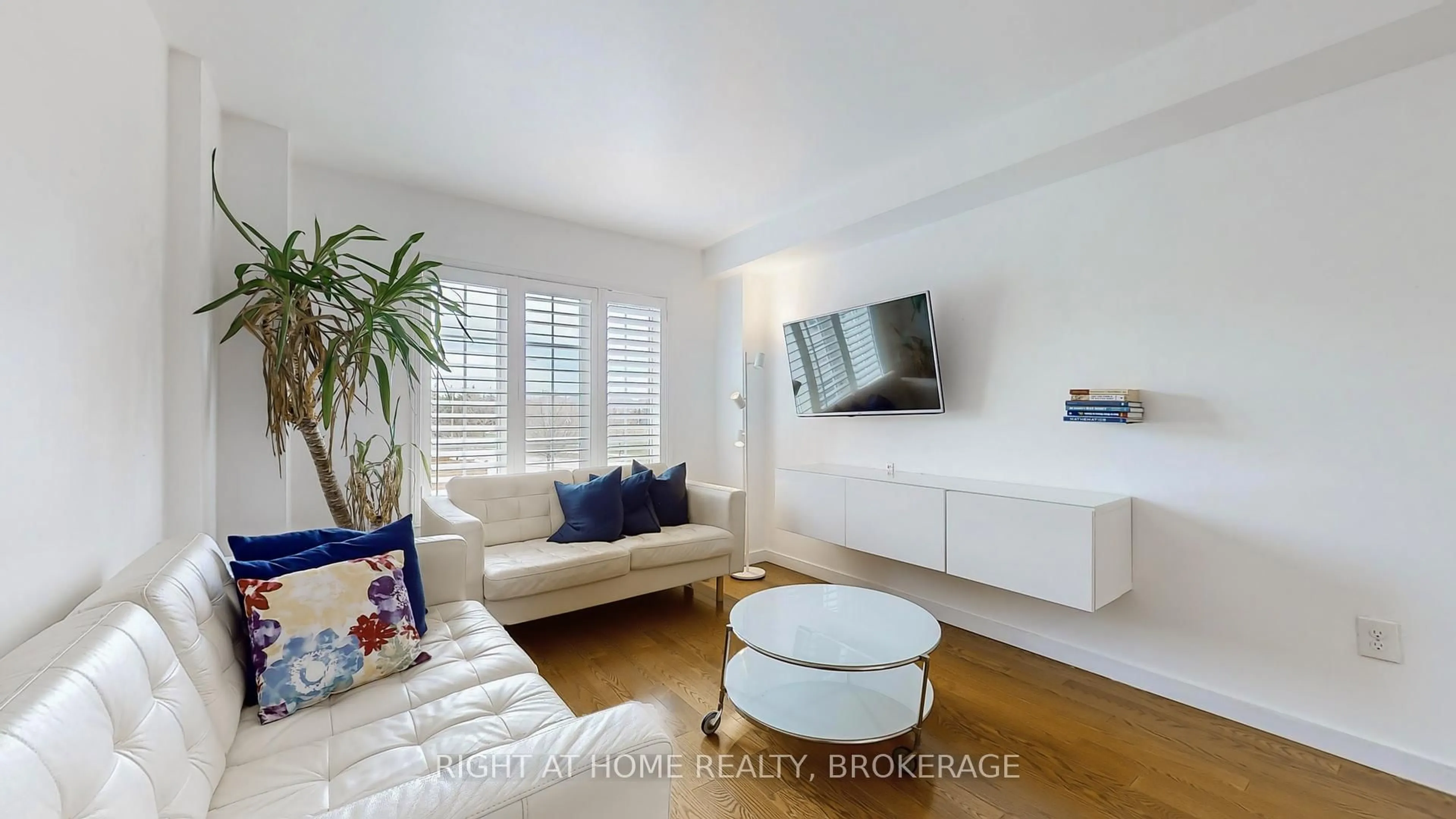 Living room with furniture, wood/laminate floor for 371 Fairgate Way, Oakville Ontario L6H 6Y1