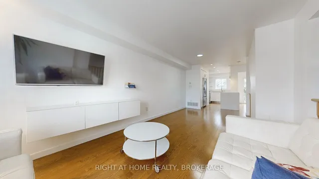 Additional property image - 371 Fairgate Way