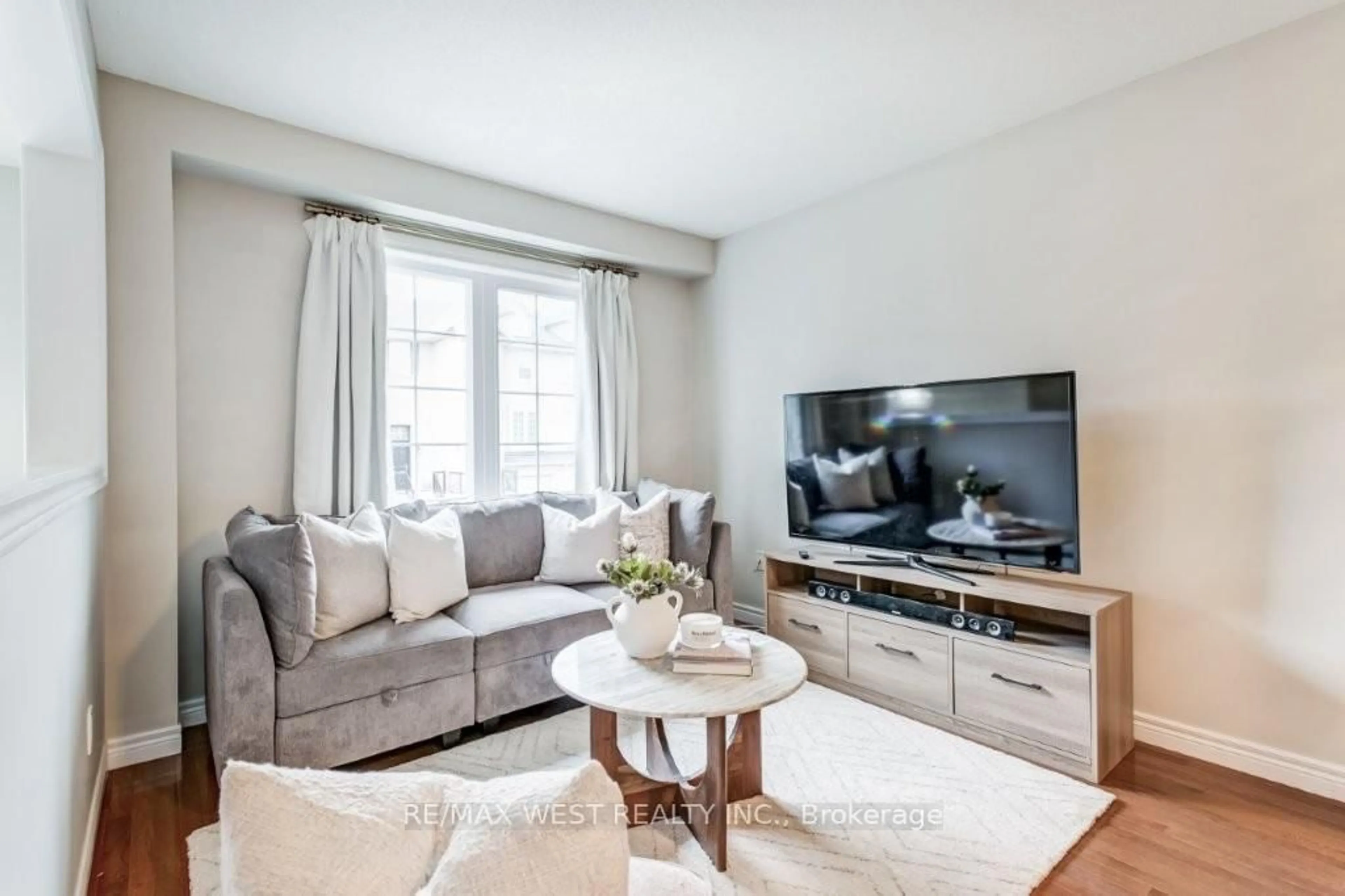 Living room with furniture, unknown for 2280 Baronwood Dr #61, Oakville Ontario L6M 5J8