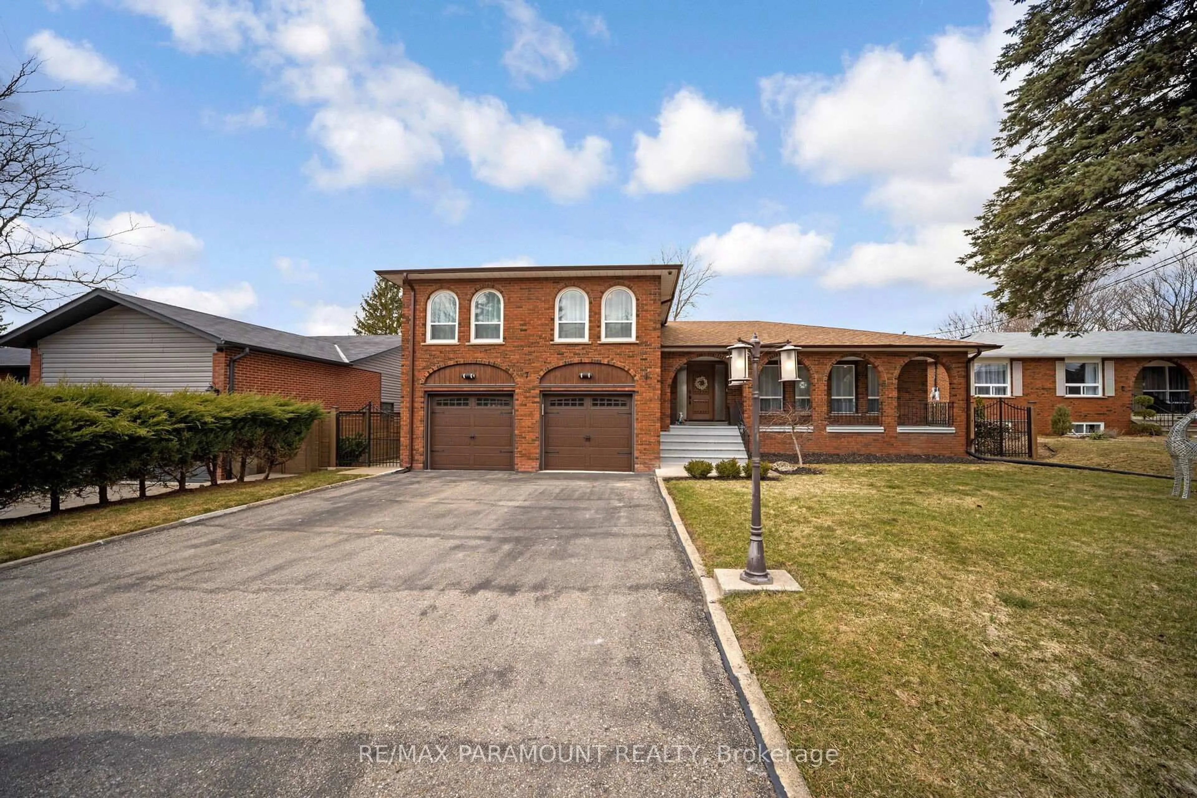 Home with brick exterior material, street for 7 Walker Rd, Caledon Ontario L7C 1G8