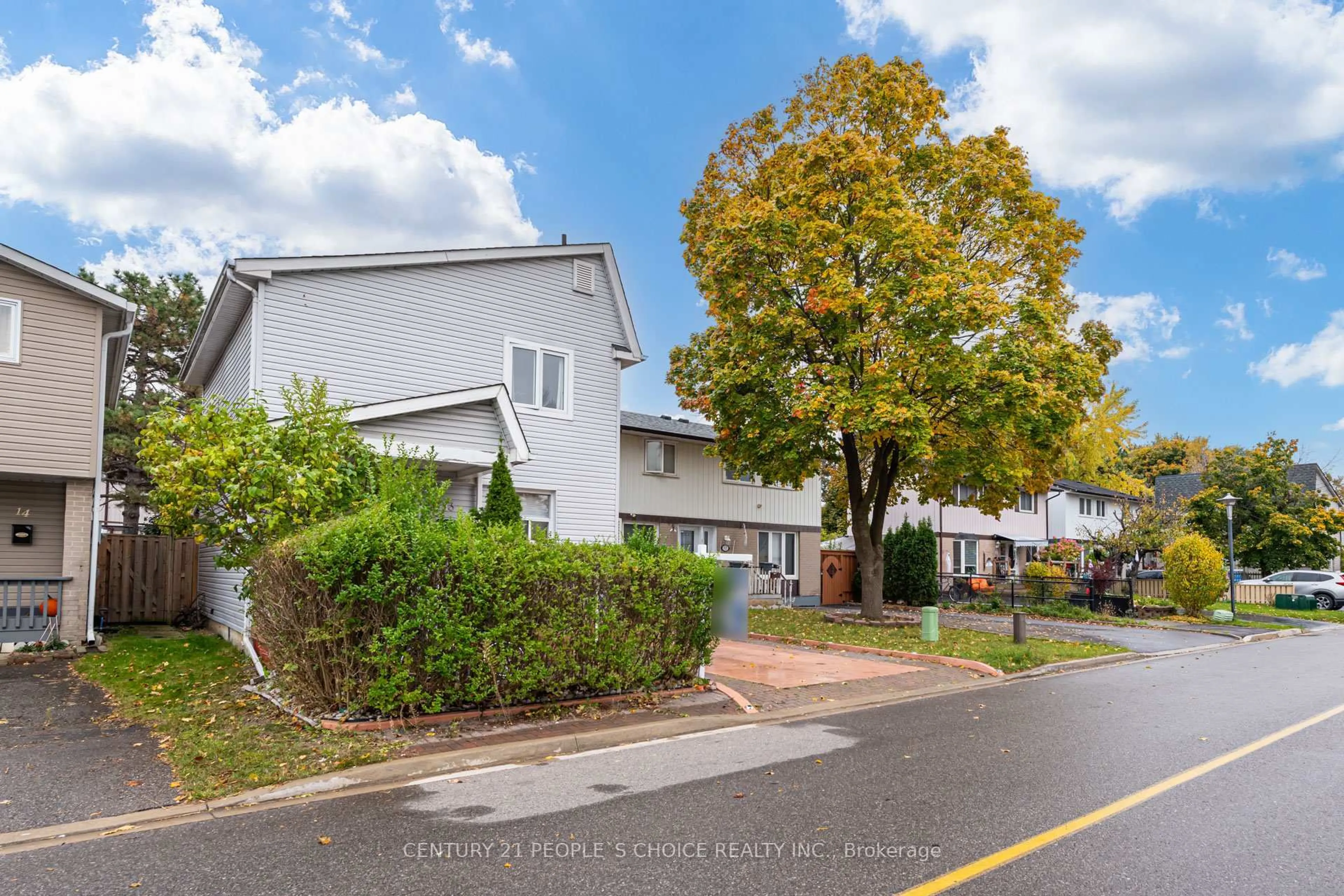 A pic from outside/outdoor area/front of a property/back of a property/a pic from drone, street for 13 Jeffrey St, Brampton Ontario L6S 2M9