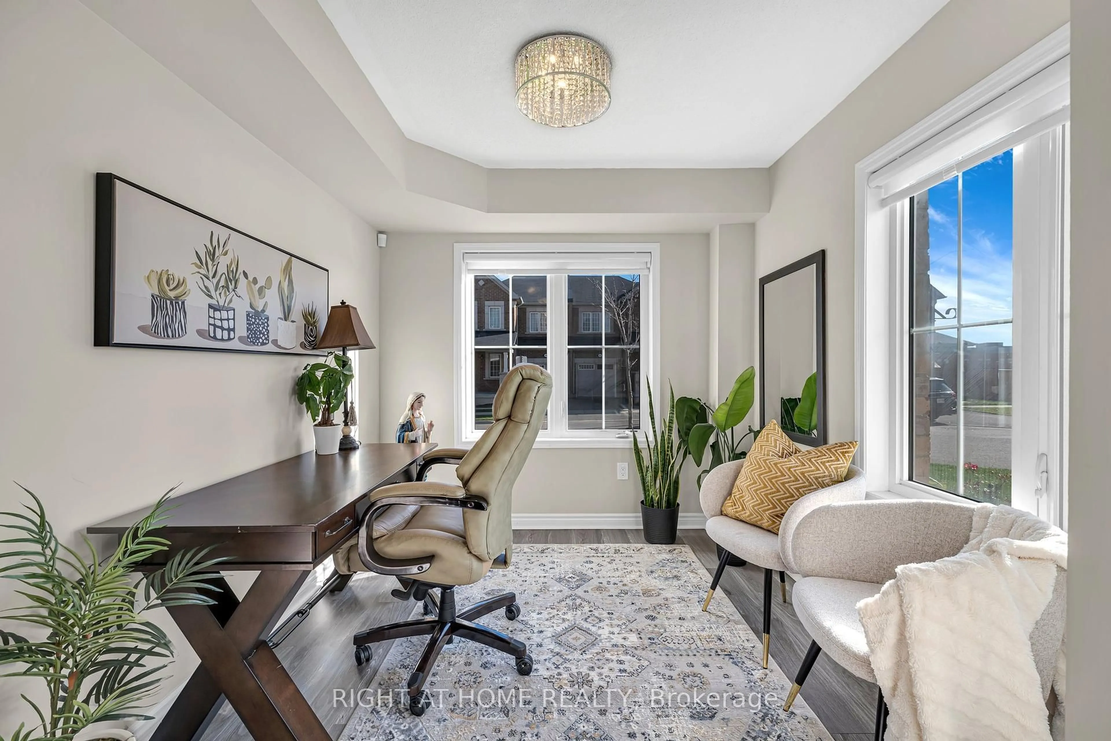Indoor entryway for 105 Bond Head Crt, Milton Ontario L9E 1G6