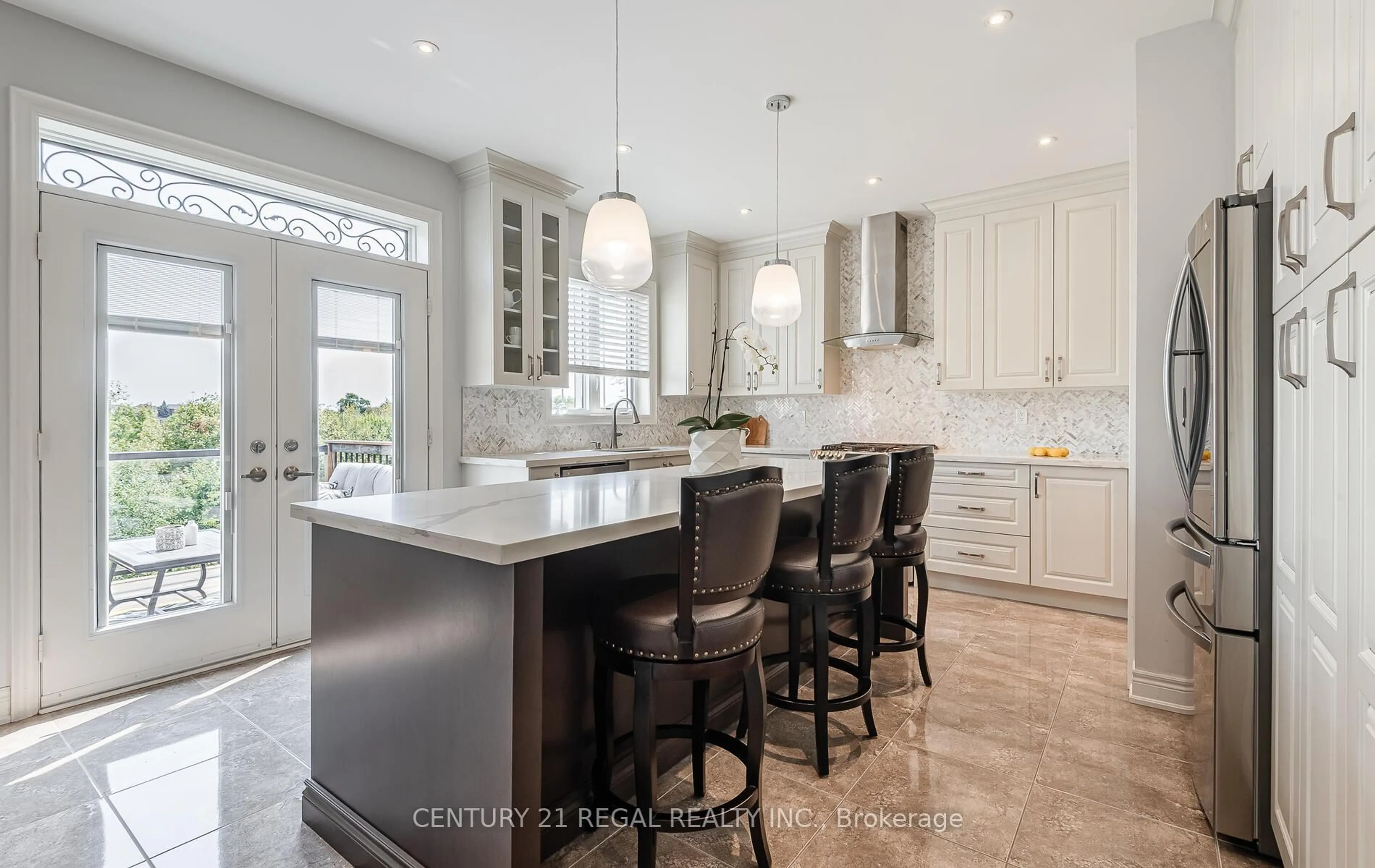 Open concept kitchen, ceramic/tile floor for 43 Valleyscape Tr, Caledon Ontario L7C 3Z2