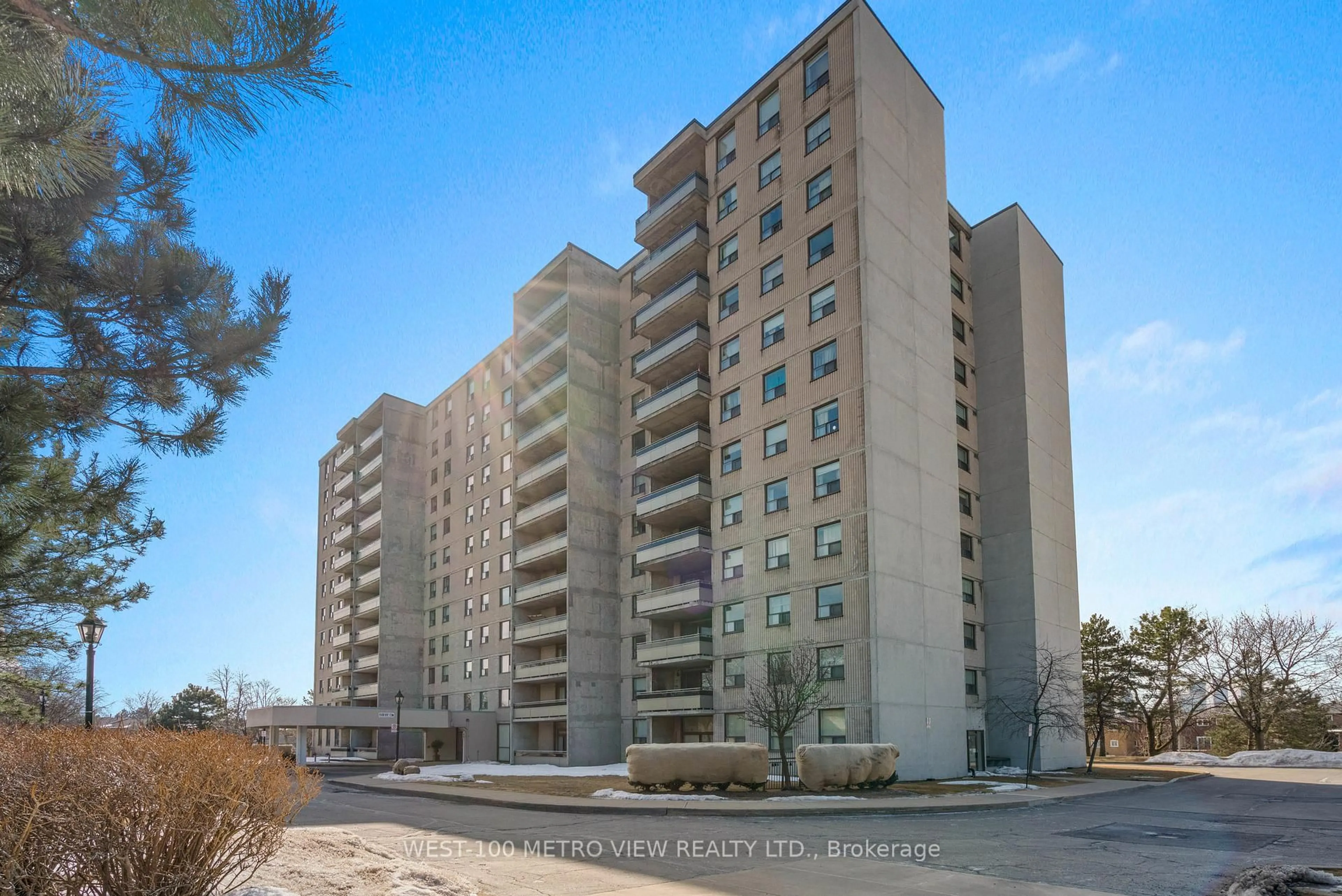 A pic from outside/outdoor area/front of a property/back of a property/a pic from drone, building for 355 Rathburn Rd #701, Mississauga Ontario L4Z 1H4