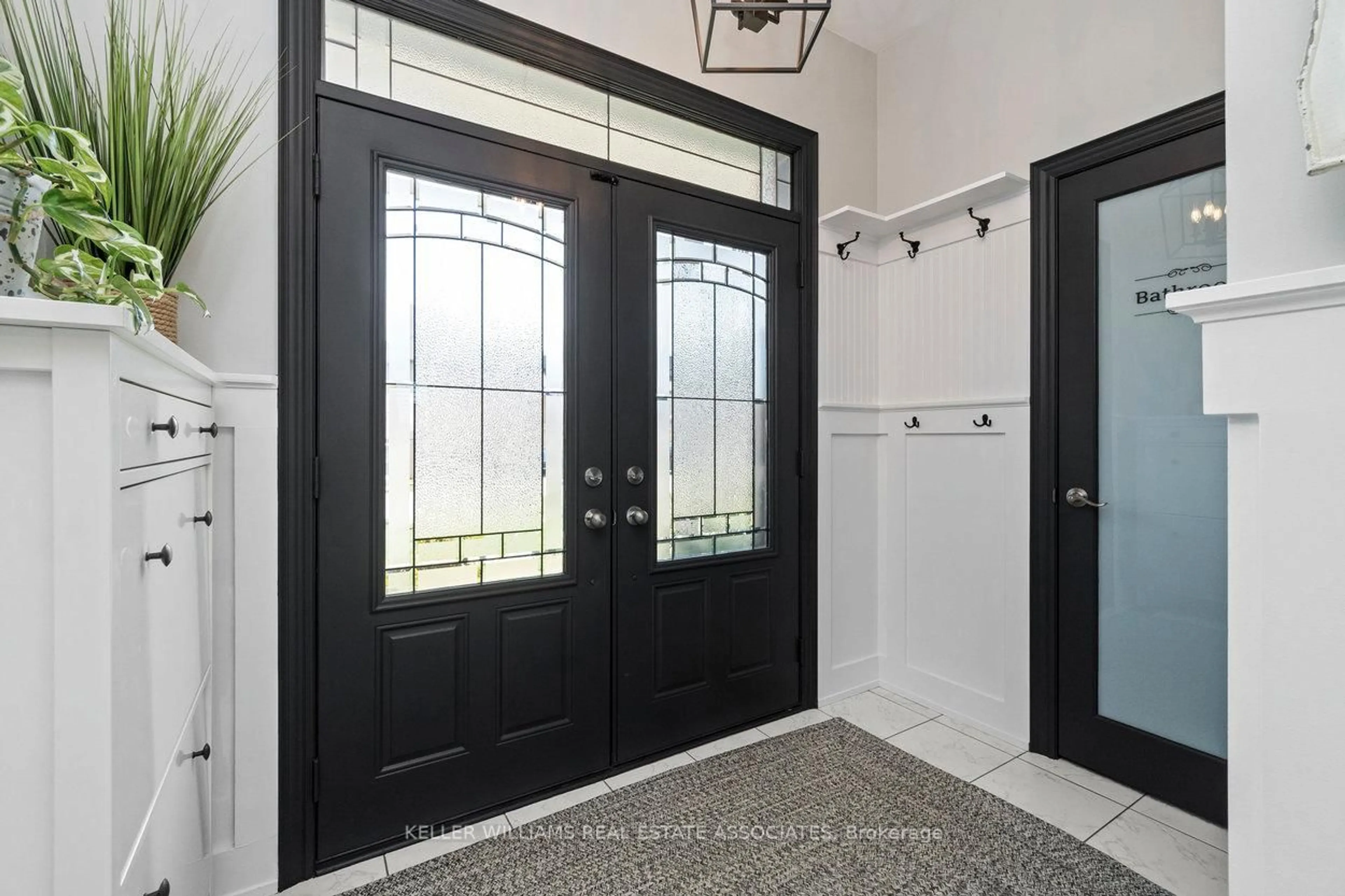Indoor entryway for 25 Paula Crt, Orangeville Ontario L9W 5V1