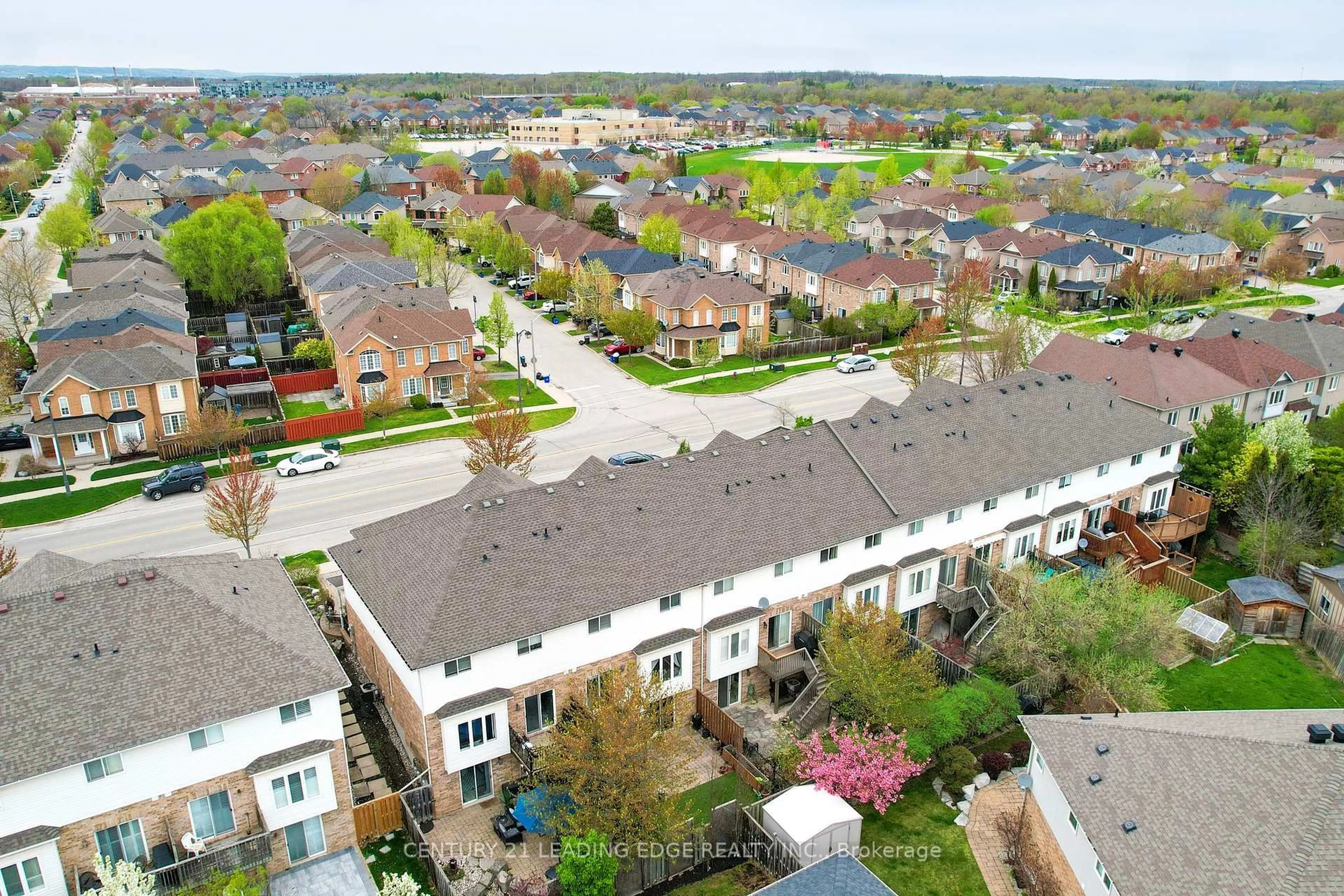 A pic from outside/outdoor area/front of a property/back of a property/a pic from drone, street for 5322 Dryden Ave, Burlington Ontario L7L 6Z9