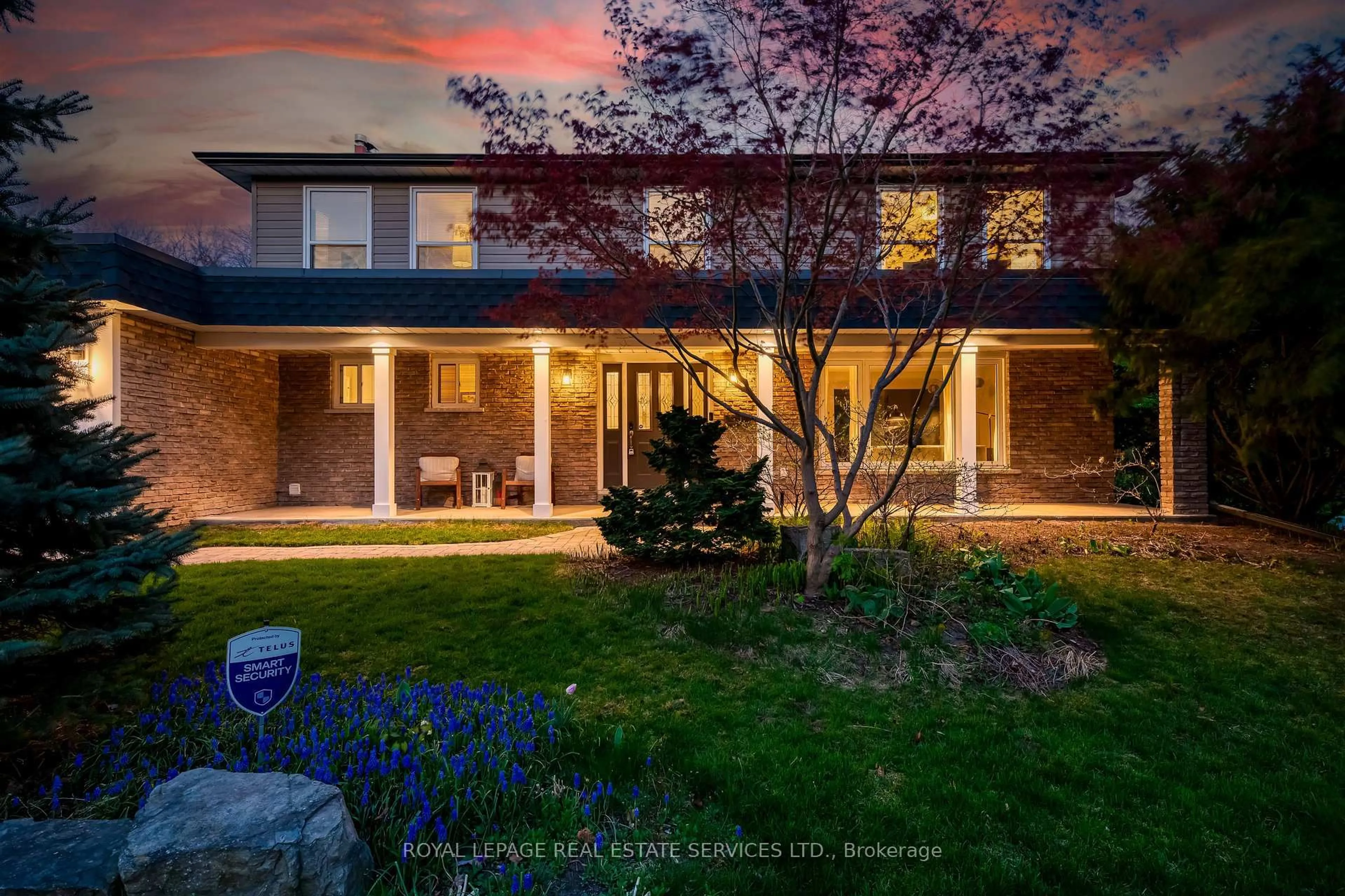A pic from outside/outdoor area/front of a property/back of a property/a pic from drone, unknown for 1460 Caulder Dr, Oakville Ontario L6J 5S9