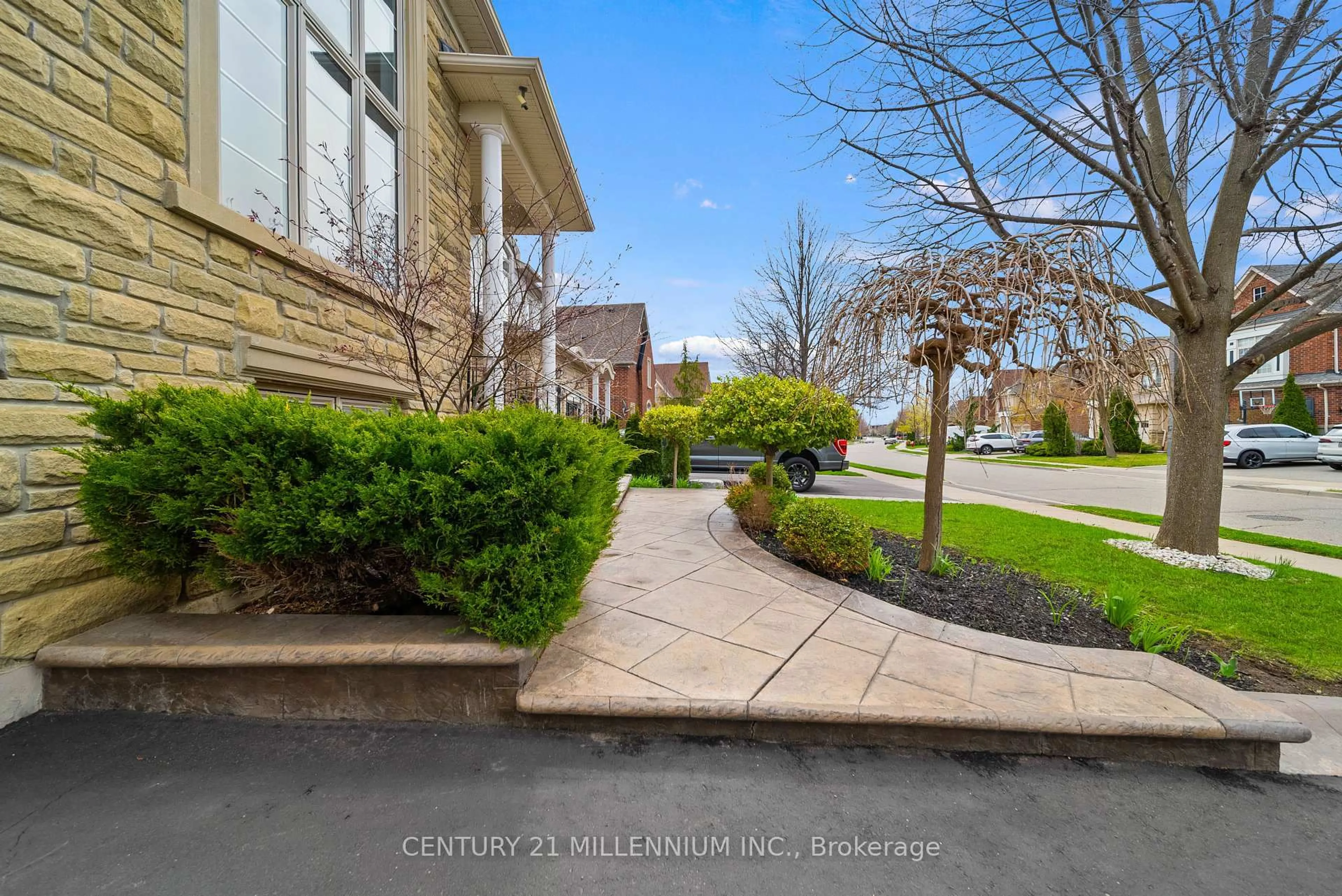 Unknown for 31 Saint Hubert Dr, Brampton Ontario L6P 1W1