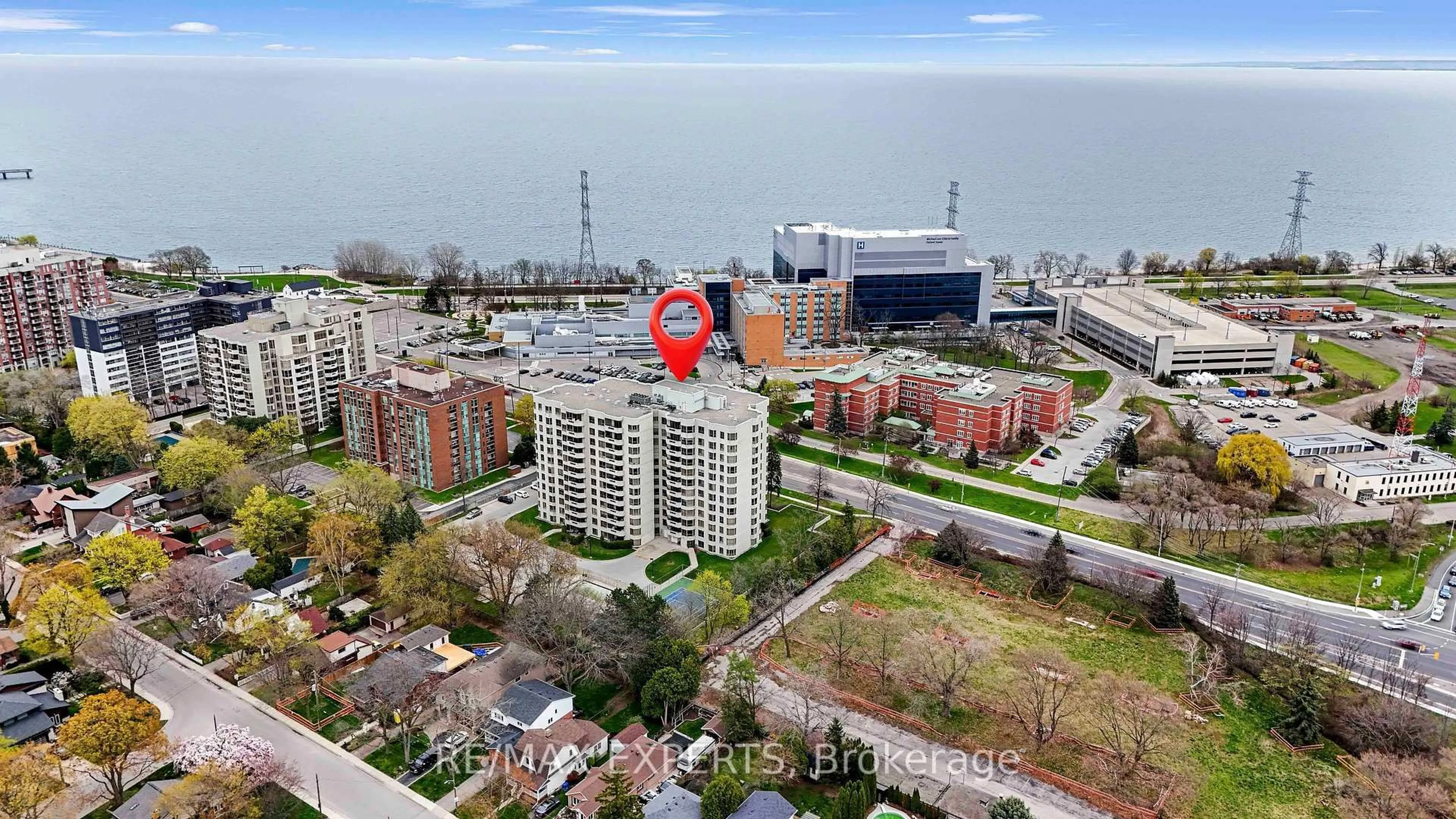 A pic from outside/outdoor area/front of a property/back of a property/a pic from drone, city buildings view from balcony for 1201 North Shore Blvd #809, Burlington Ontario L7S 1Z5
