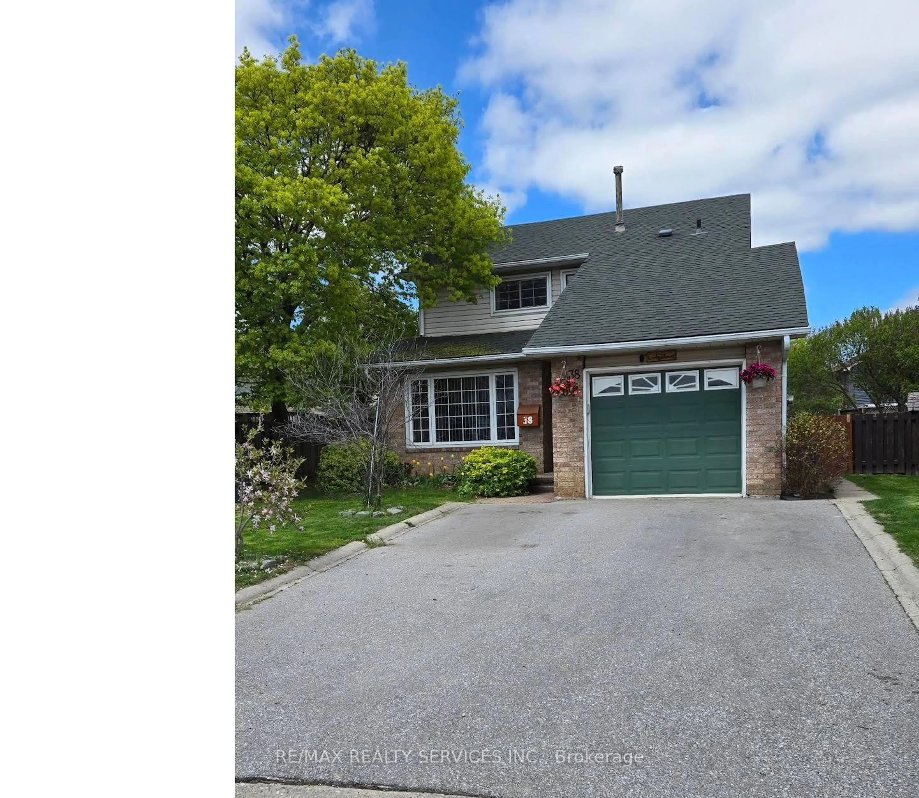A pic from outside/outdoor area/front of a property/back of a property/a pic from drone, street for 38 Omega Sq, Brampton Ontario L6Z 1K5