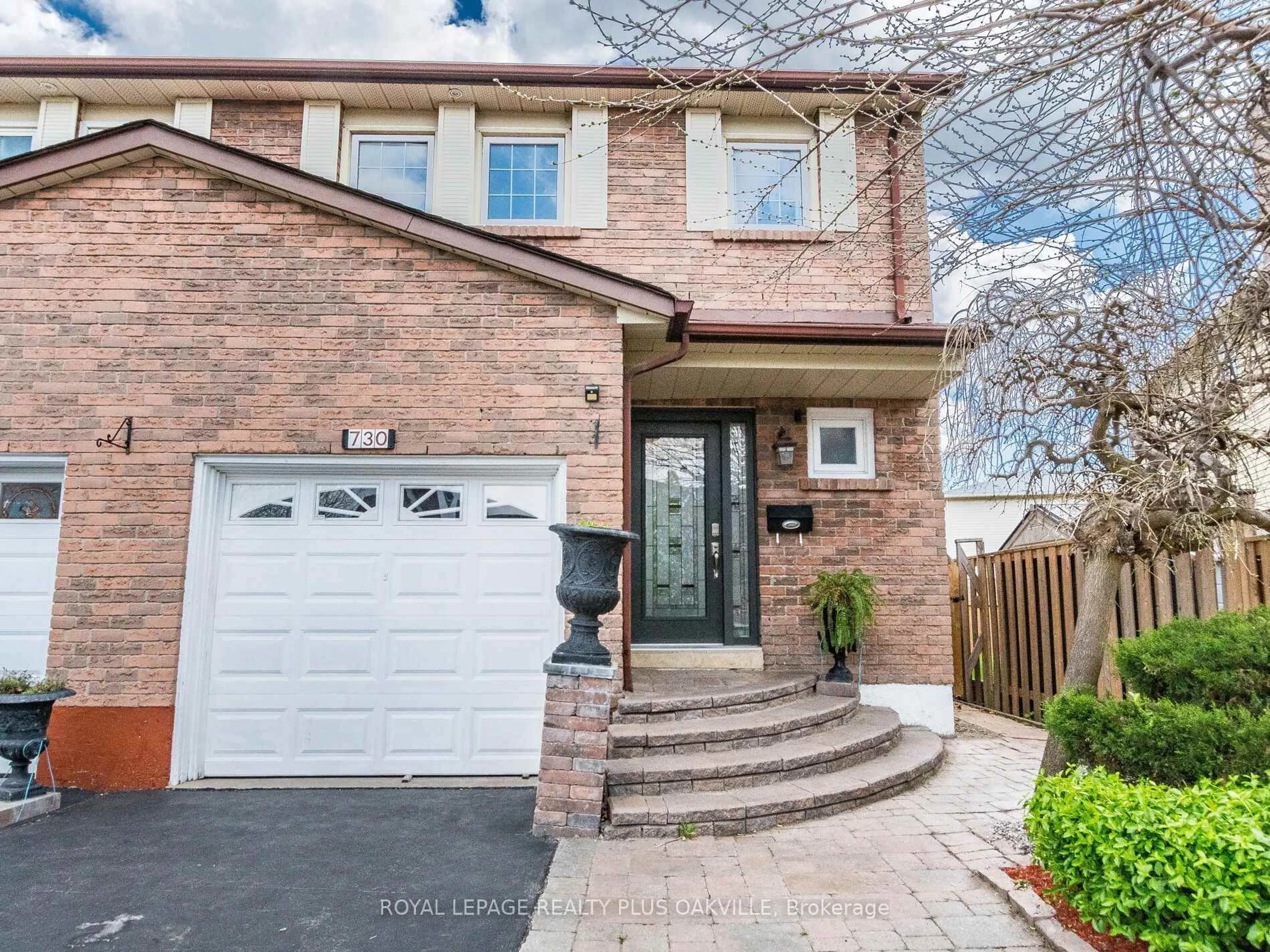 Home with brick exterior material, street for 730 Galloway Cres, Mississauga Ontario L5C 3W1