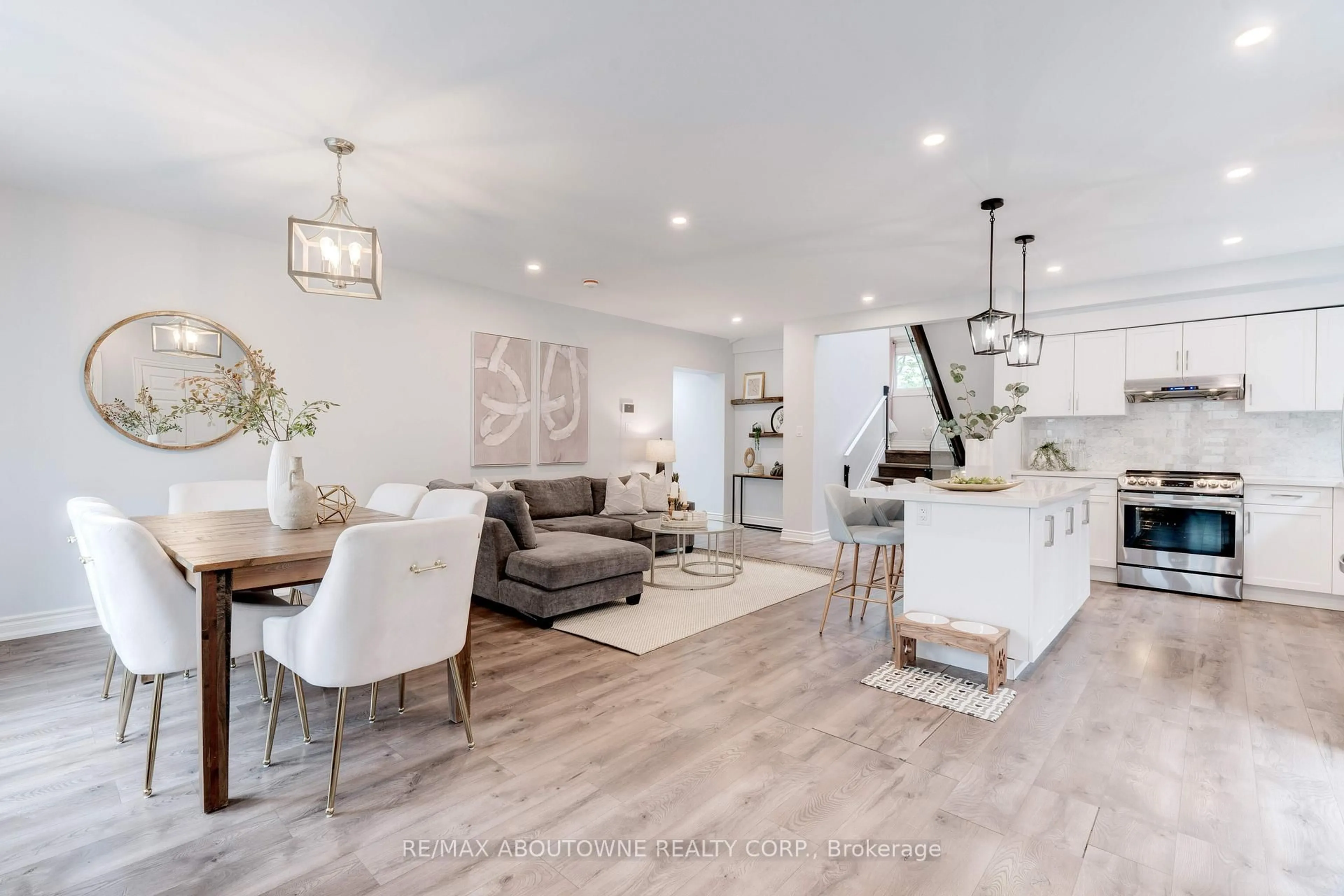 Open concept kitchen, unknown for 1155 Falgarwood Dr, Oakville Ontario L6H 2L4