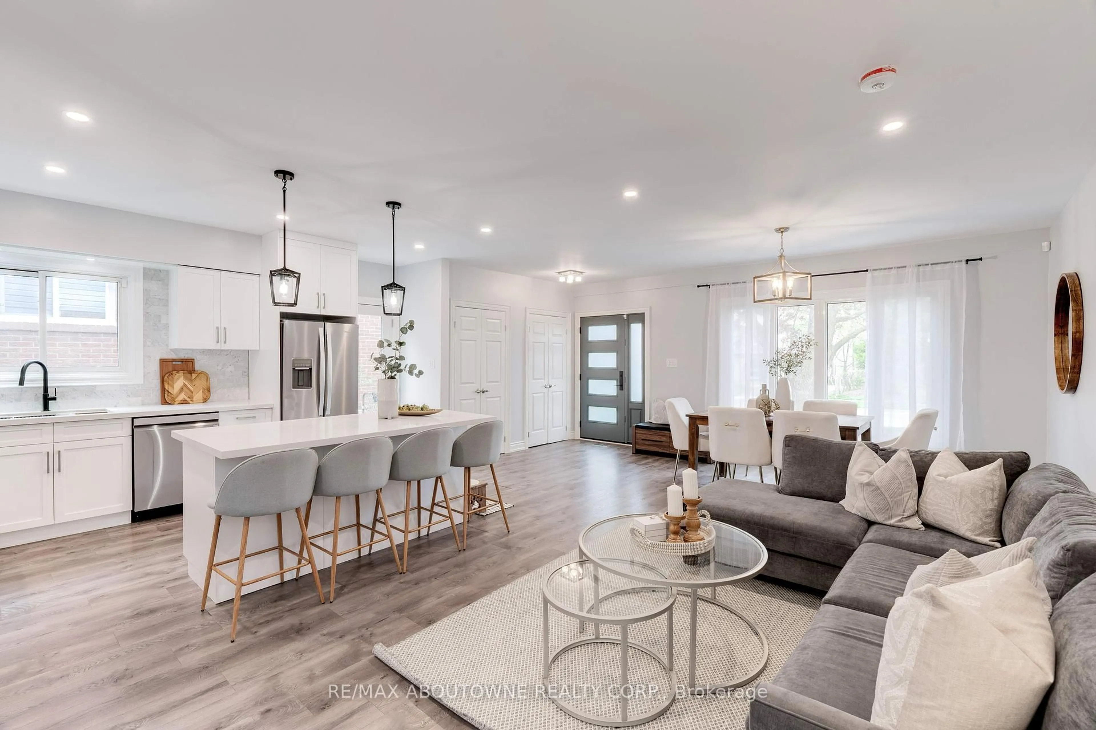 Open concept kitchen, unknown for 1155 Falgarwood Dr, Oakville Ontario L6H 2L4