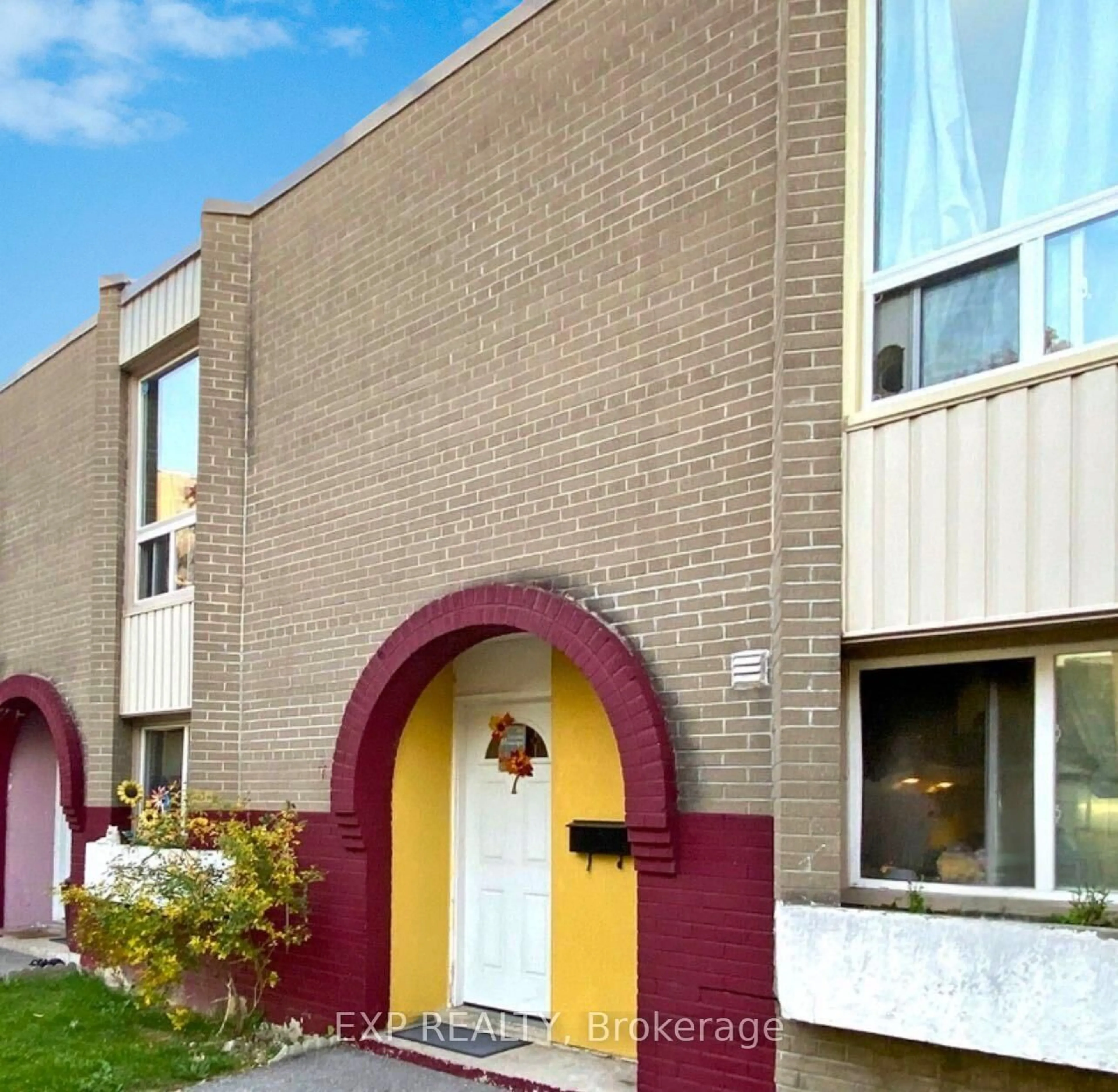 Home with brick exterior material, street for 61 Driftwood Ave #7, Toronto Ontario M3N 2M3