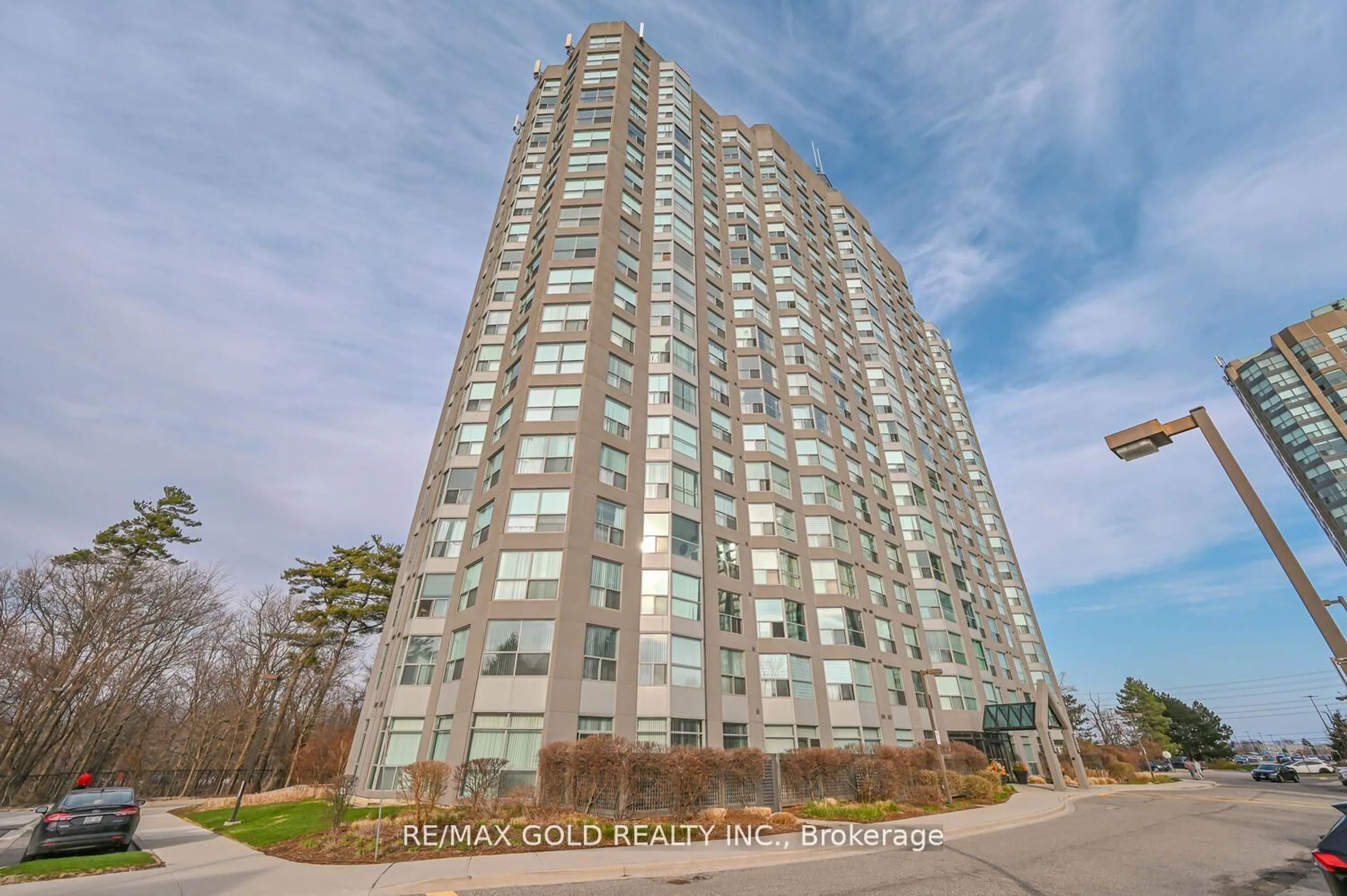 Indoor foyer for 2155 Burnhamthorpe Rd #705, Mississauga Ontario L5L 5P4