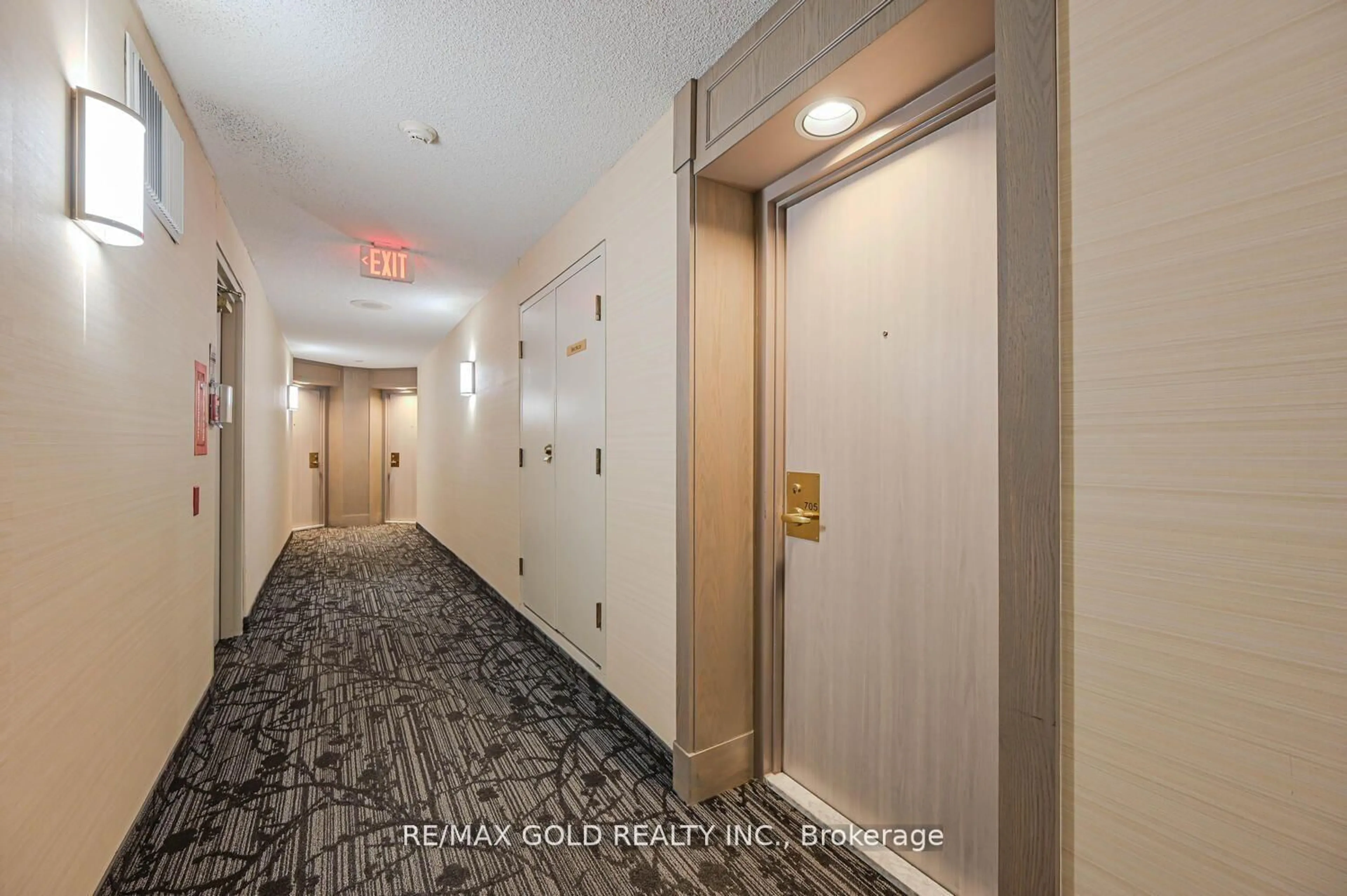 Indoor foyer for 2155 Burnhamthorpe Rd #705, Mississauga Ontario L5L 5P4