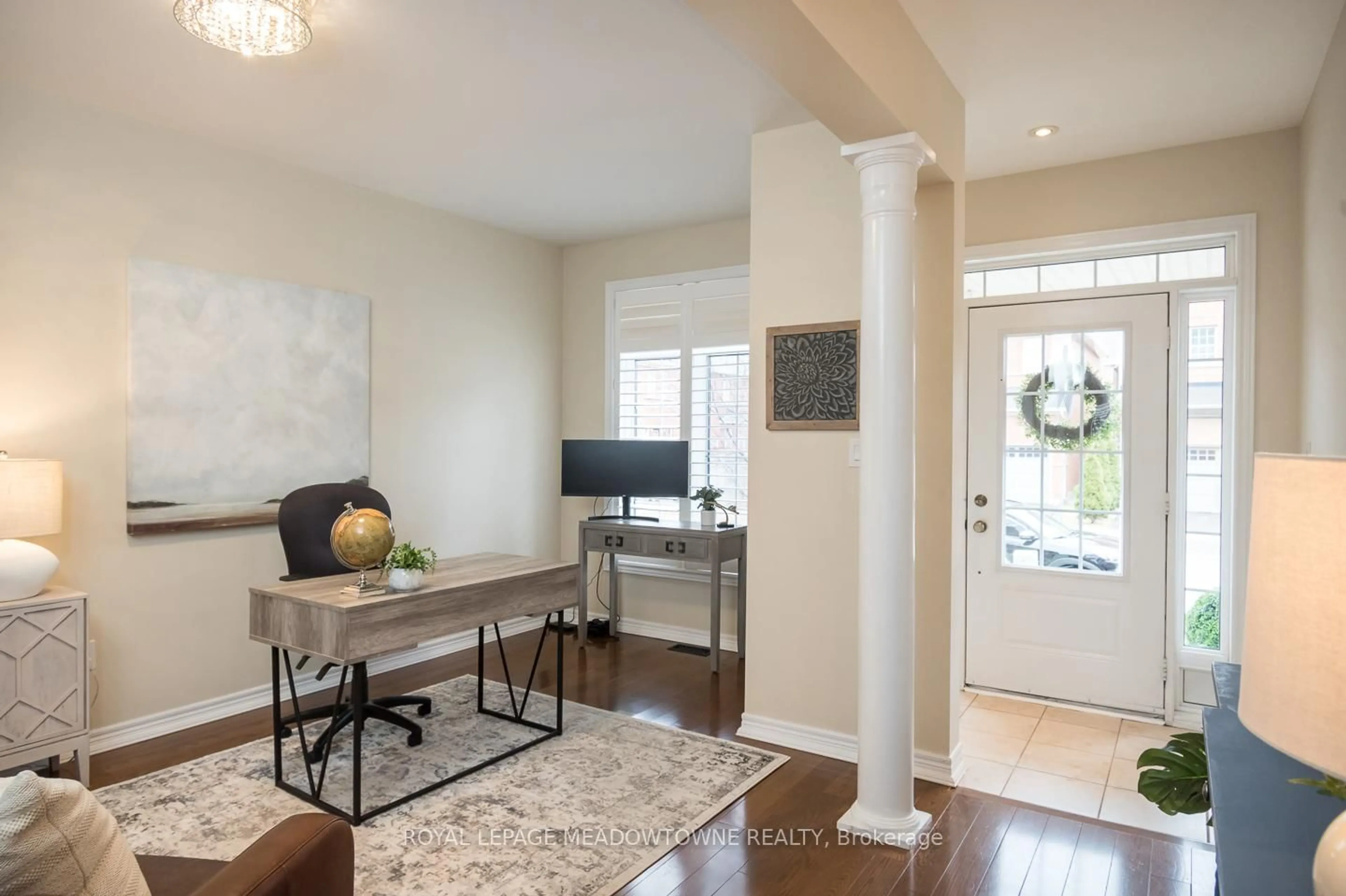 Indoor entryway for 476 Laundon Terr, Milton Ontario L9T 7X9