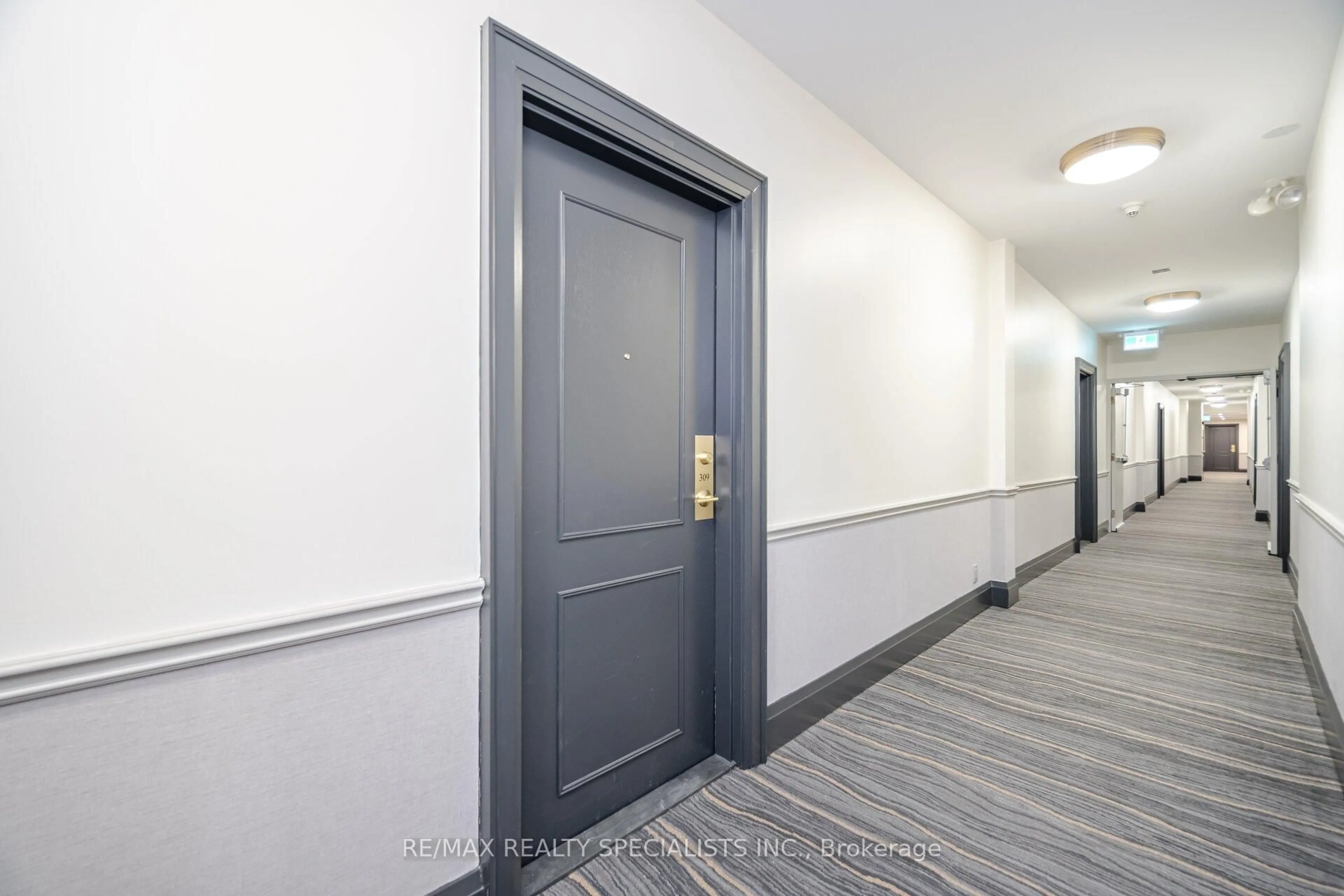 Indoor foyer for 4196 Dundas St #309, Toronto Ontario M8X 0A3