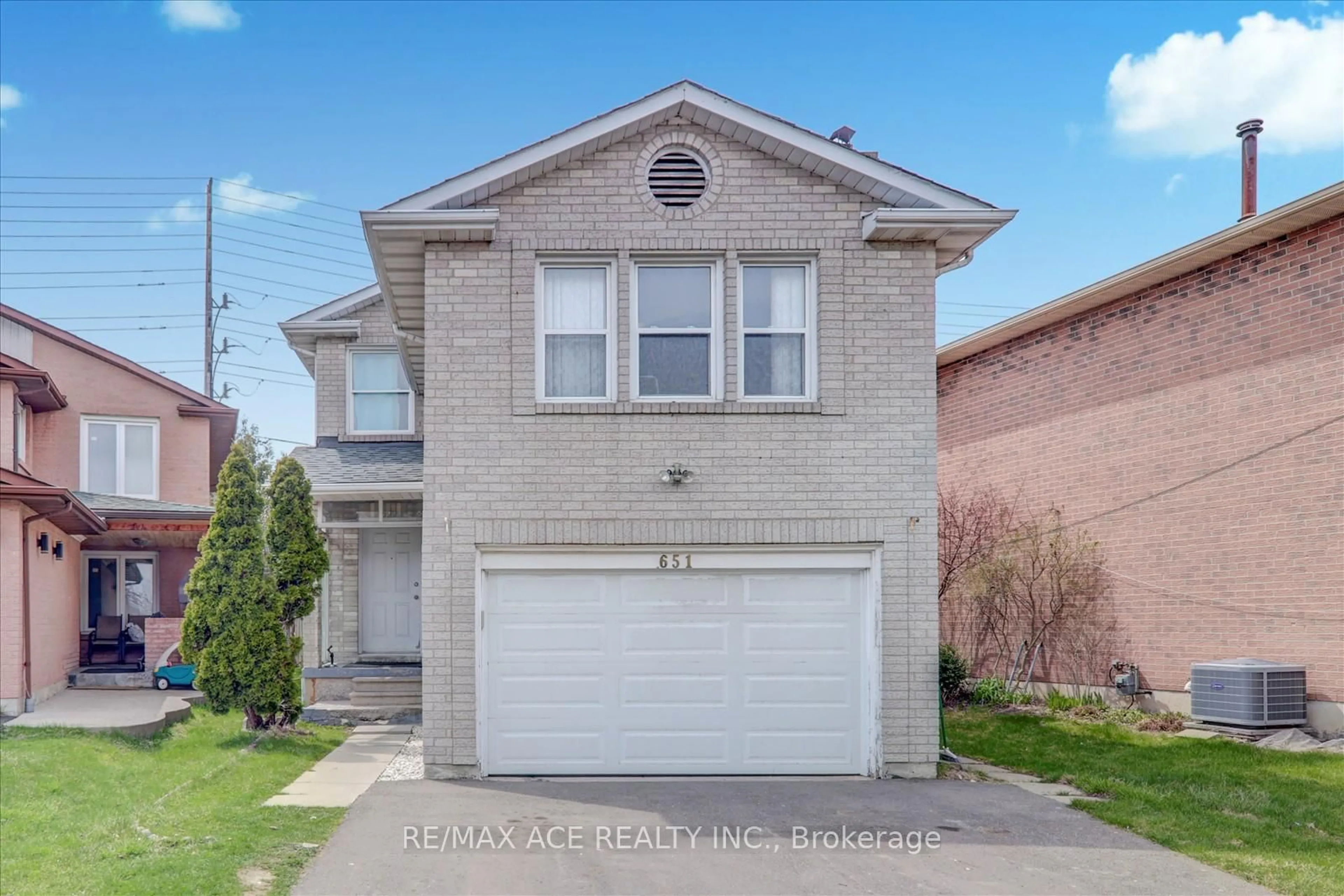 Home with brick exterior material, street for 651 Shetani Pl, Mississauga Ontario L5B 2Z7