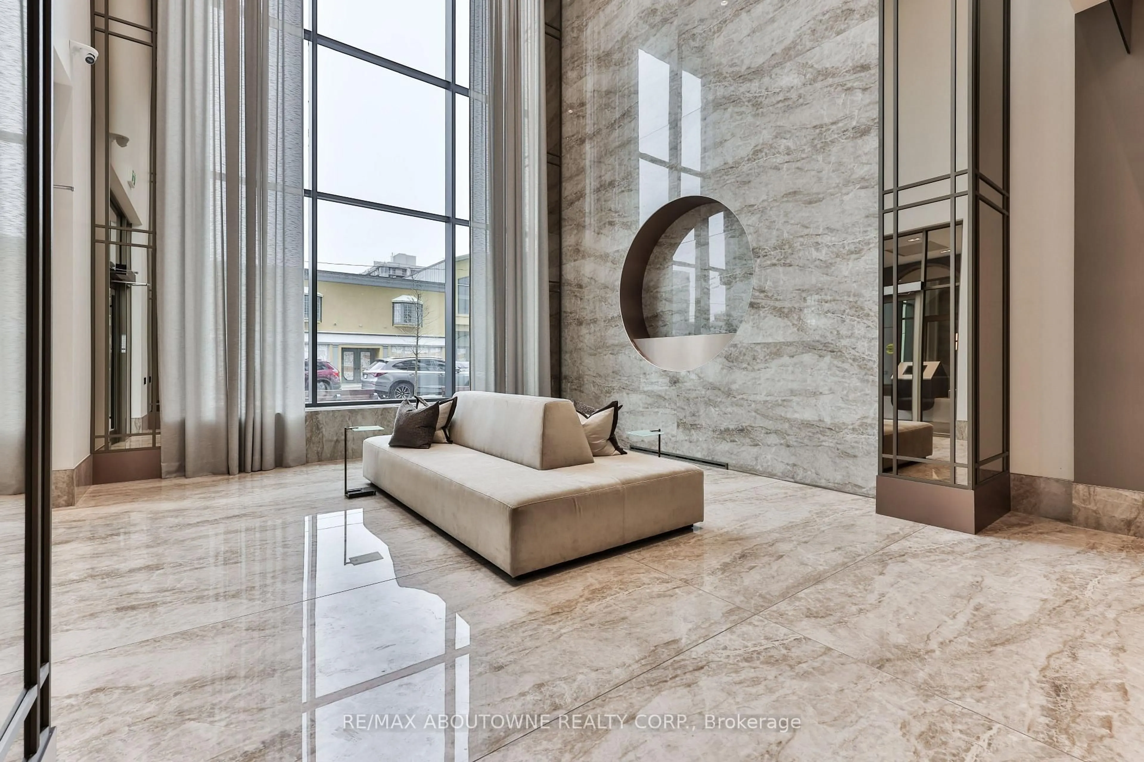 Lobby for 2007 James St #507, Burlington Ontario L7R 0G7