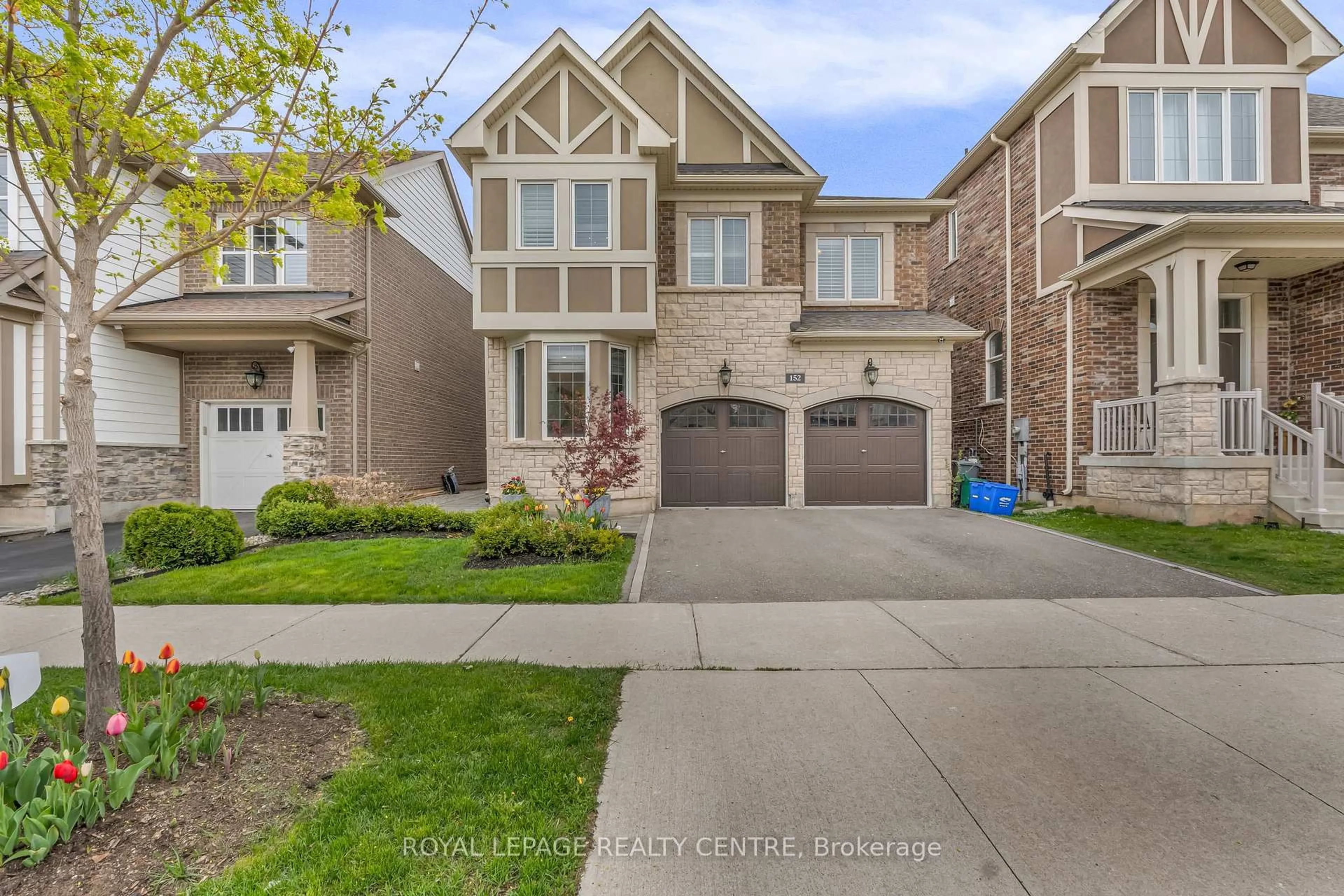 Home with brick exterior material, street for 152 Wheat Boom Dr, Oakville Ontario L6H 0M8