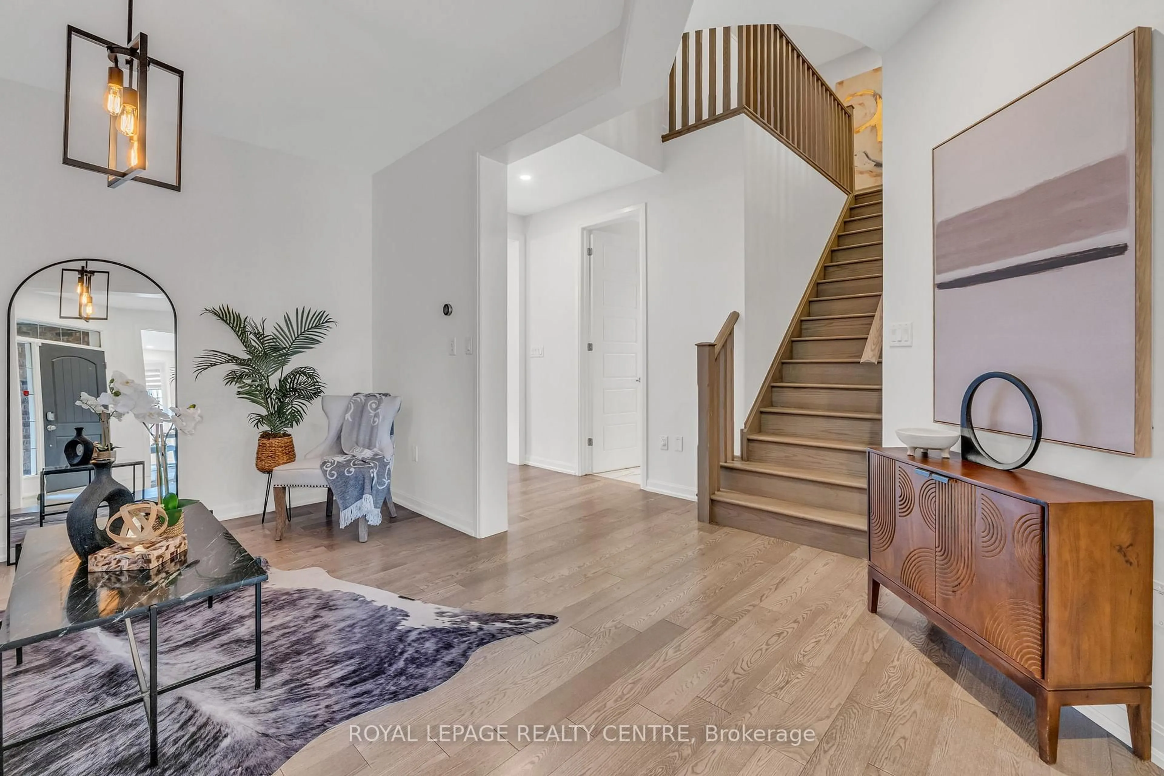 Indoor entryway for 152 Wheat Boom Dr, Oakville Ontario L6H 0M8