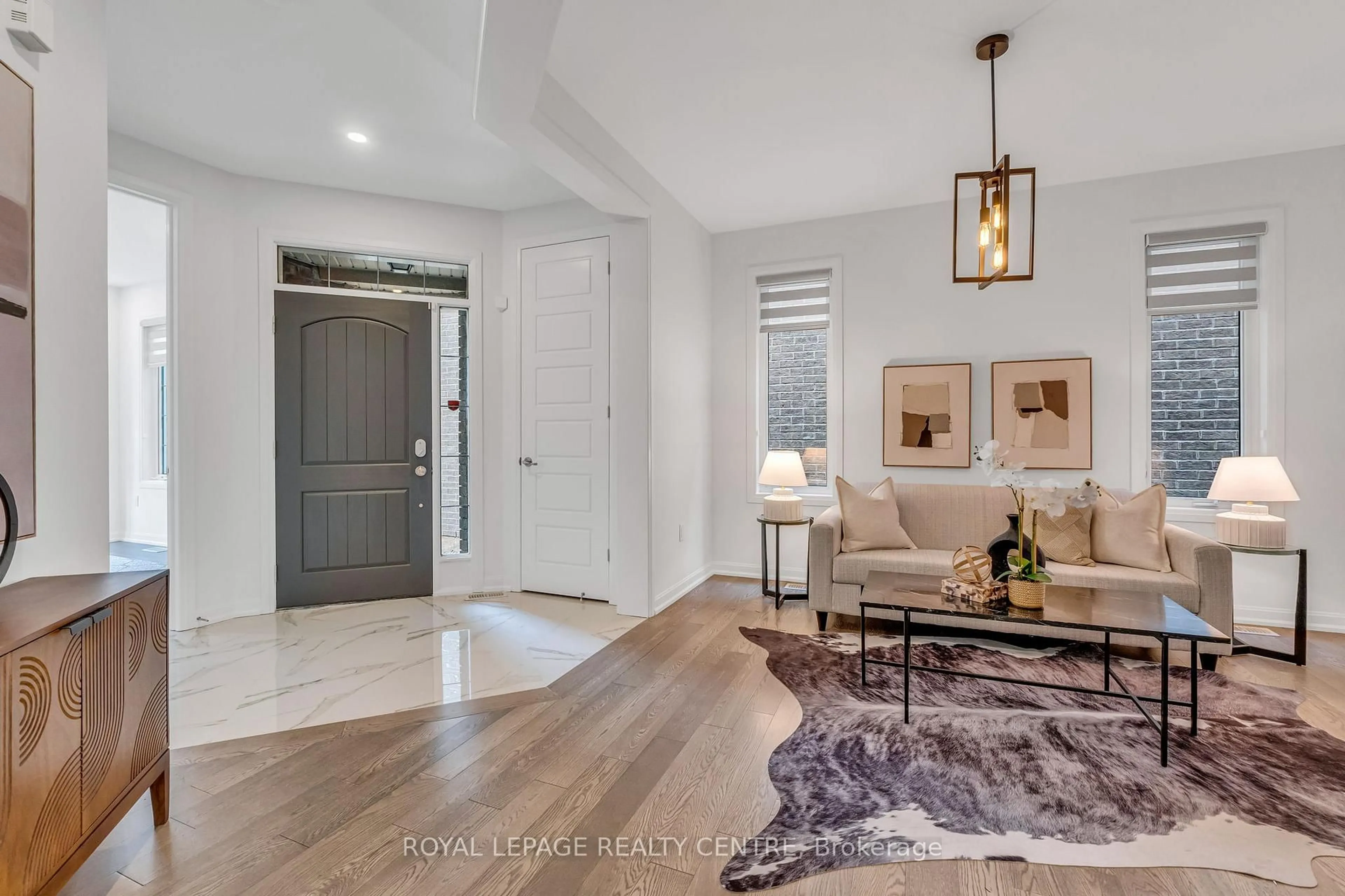 Indoor entryway for 152 Wheat Boom Dr, Oakville Ontario L6H 0M8