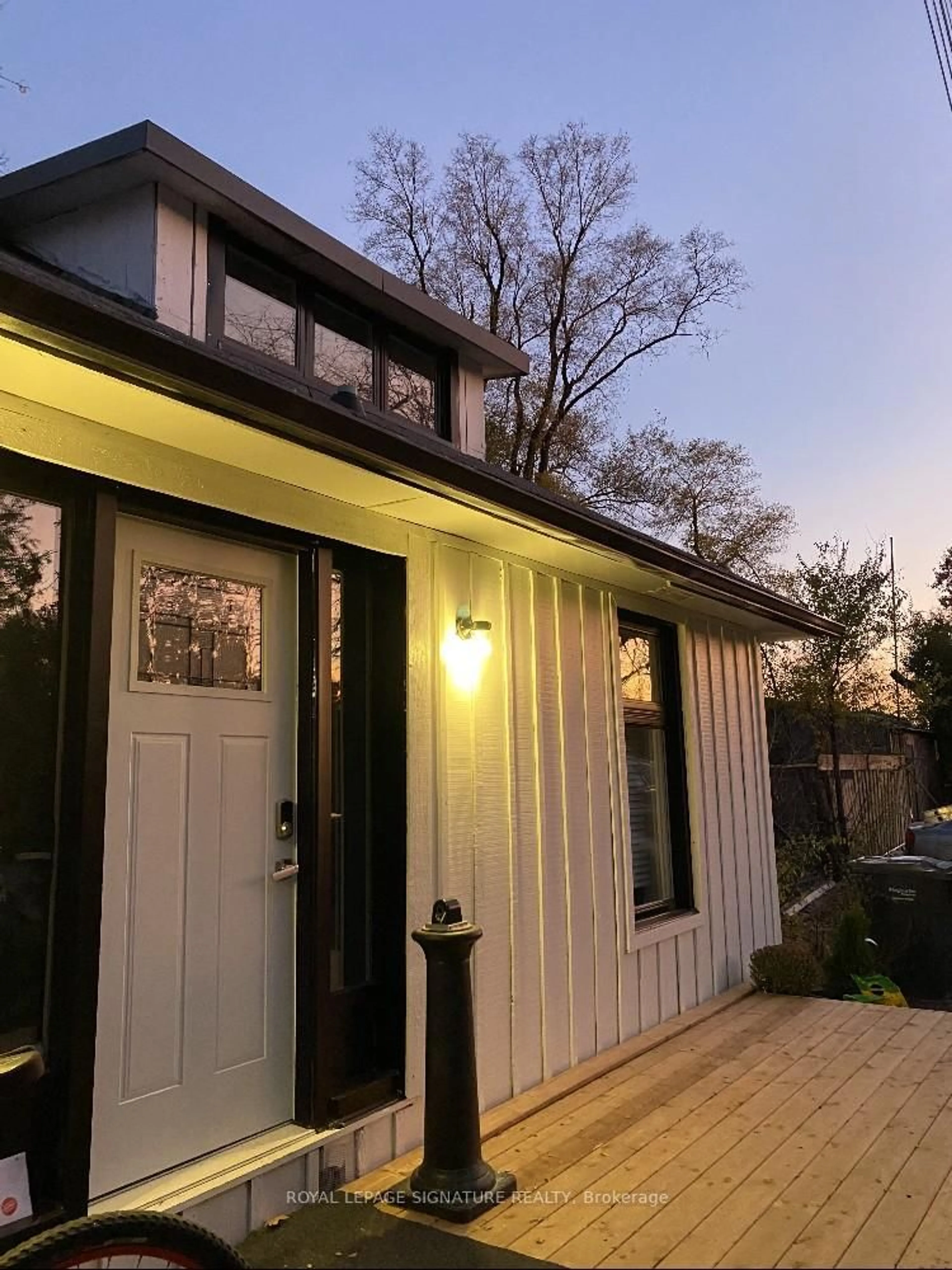 Home with vinyl exterior material, street for 158 Premium Way, Mississauga Ontario L5B 1A2